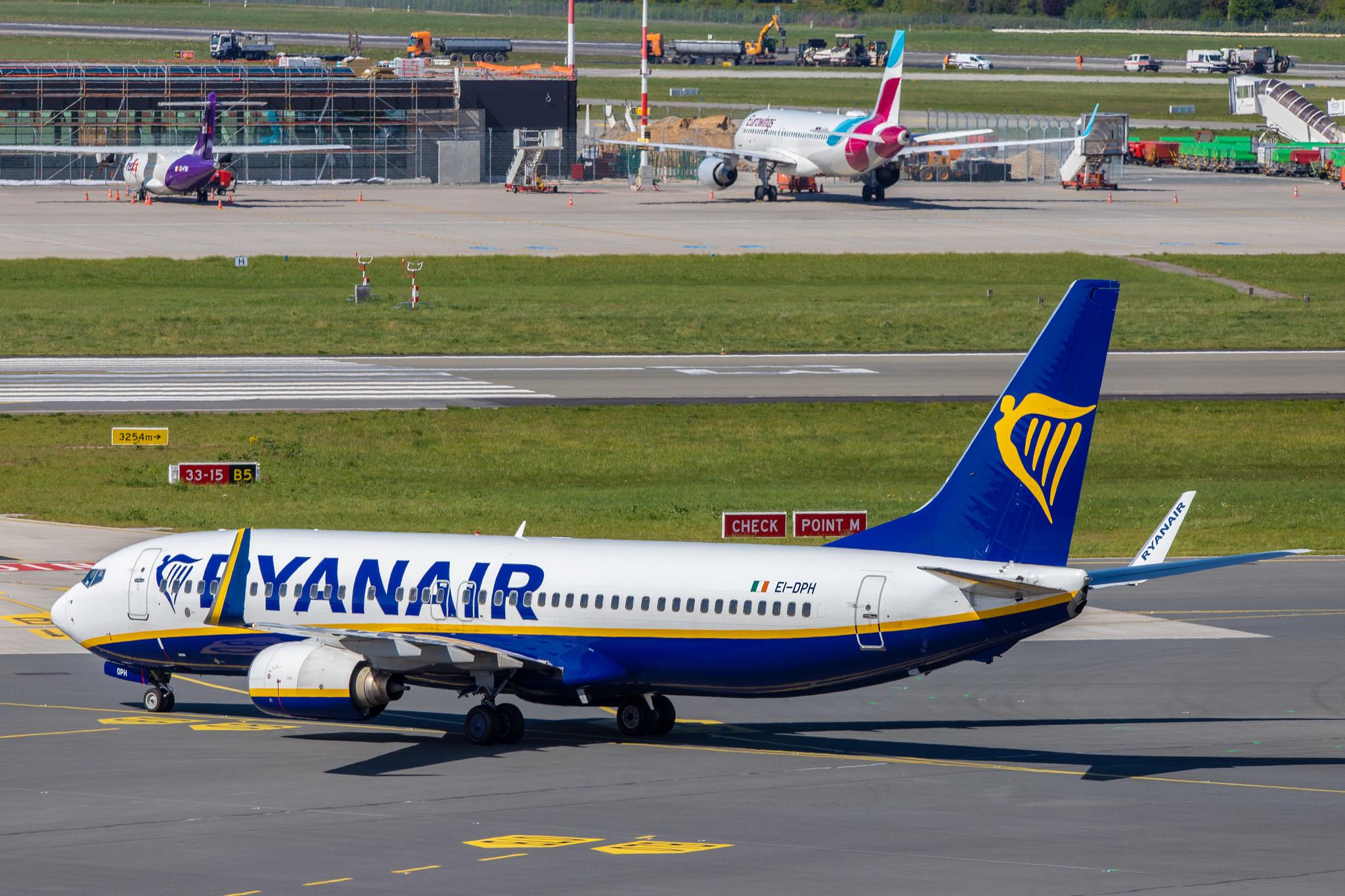 Hamburg Airport: Ryanair (FR / RYR) |  Boeing 737-8AS B738 | EI-DPH | MSN 33624