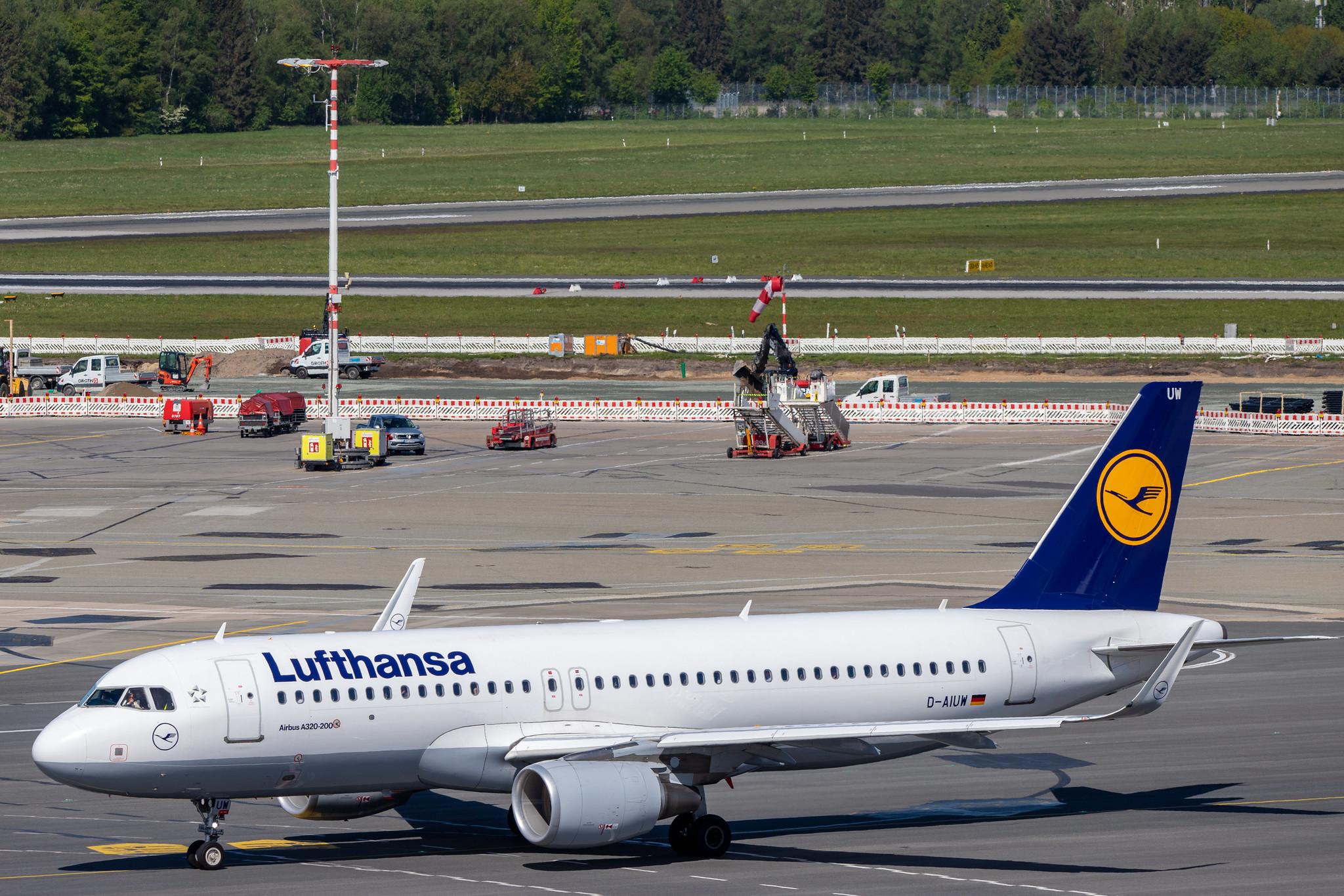 Hamburg Airport: Lufthansa (LH / DLH) |  Airbus A320-214 A320 | D-AIUW | MSN 7251
