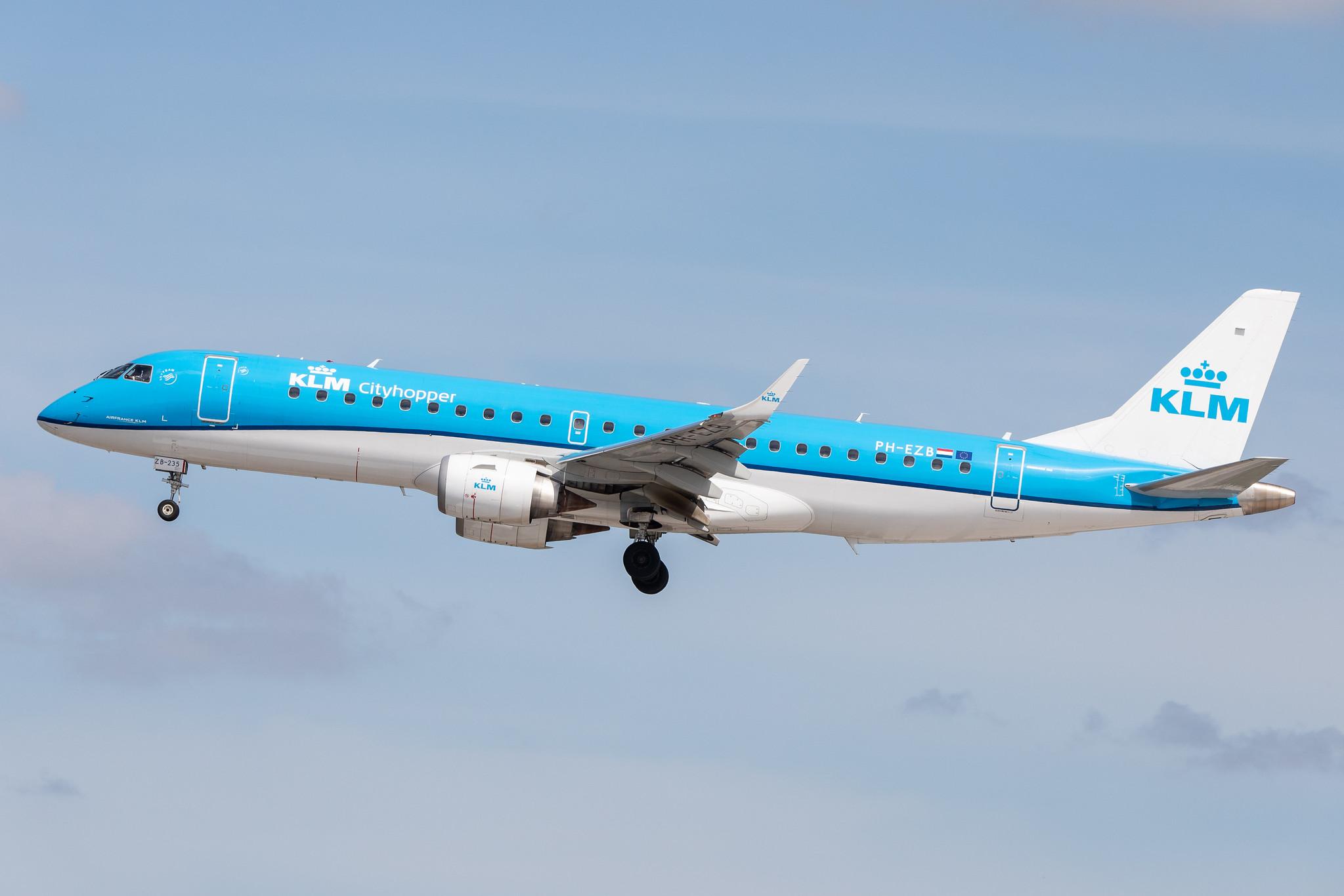 Hamburg Airport: KLM (KL / KLM) | Operator: KLM Cityhopper |  Embraer E190STD E190 | PH-EZB | MSN 19000235