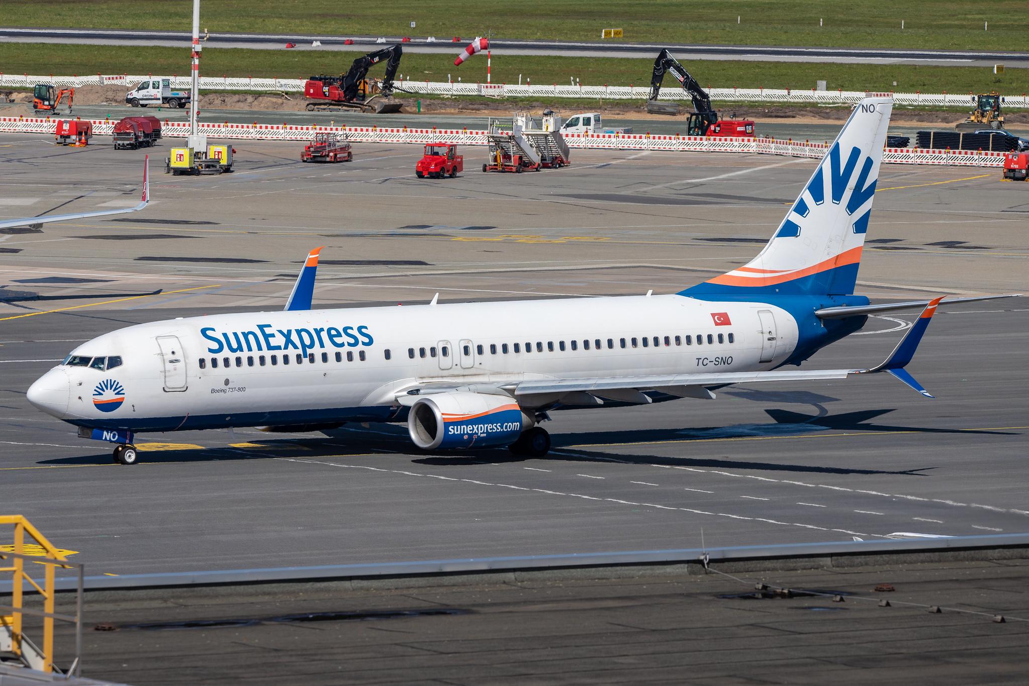Hamburg Airport: SunExpress (XQ / SXS) |  Boeing 737-8HC B738 | TC-SNO | MSN 40776
