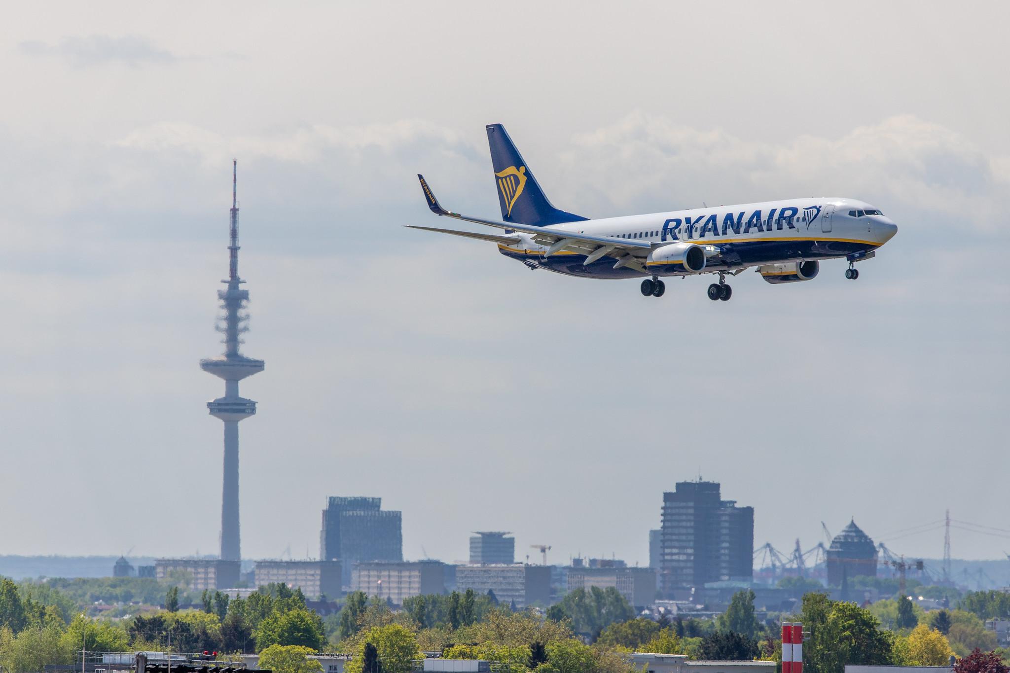 Hamburg Airport: Ryanair (FR / RYR) |  Boeing 737-8AS B738 | EI-FOV | MSN 44725
