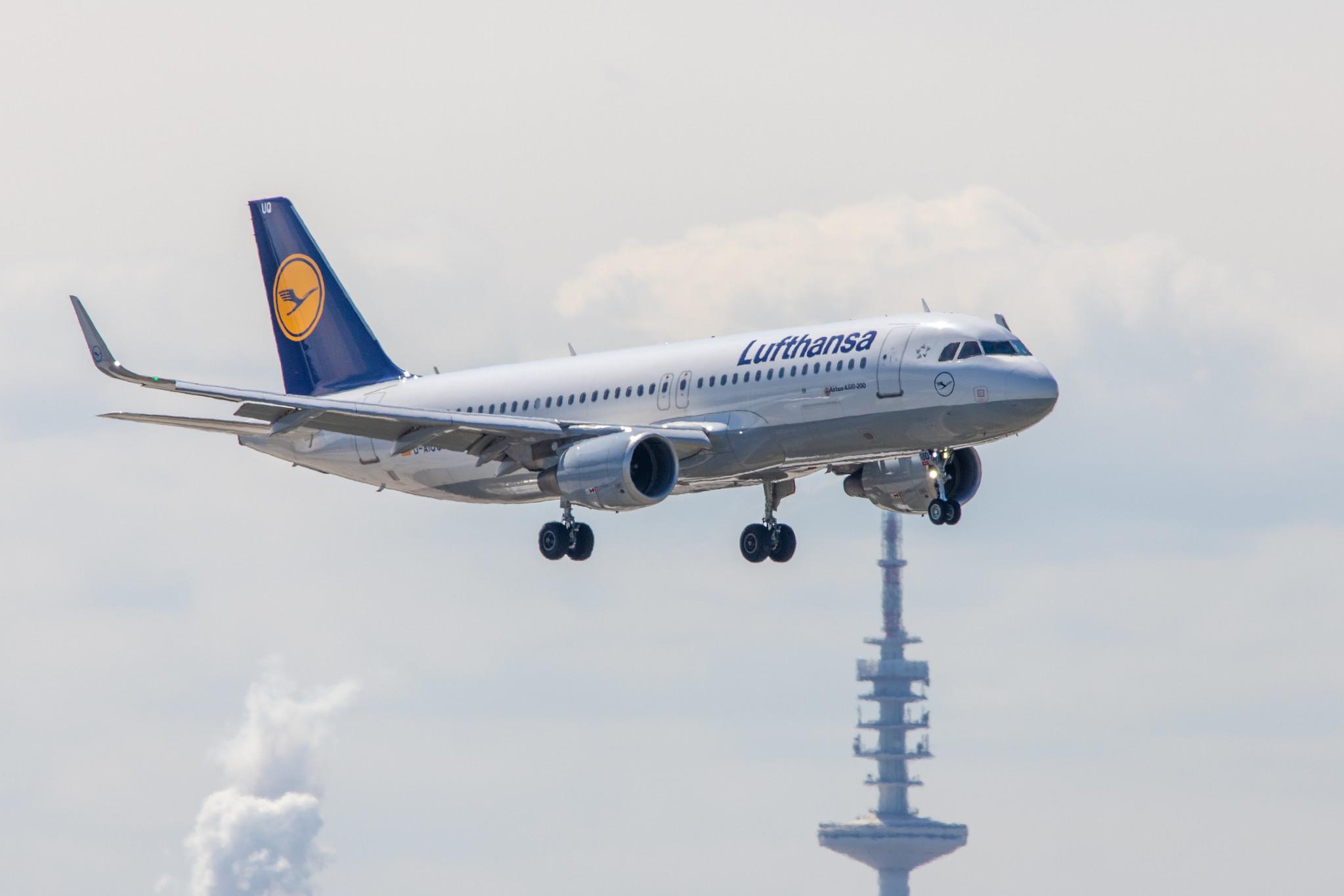 Hamburg Airport: Lufthansa (LH / DLH) |  Airbus A320-214 A320 | D-AIUQ | MSN 6947