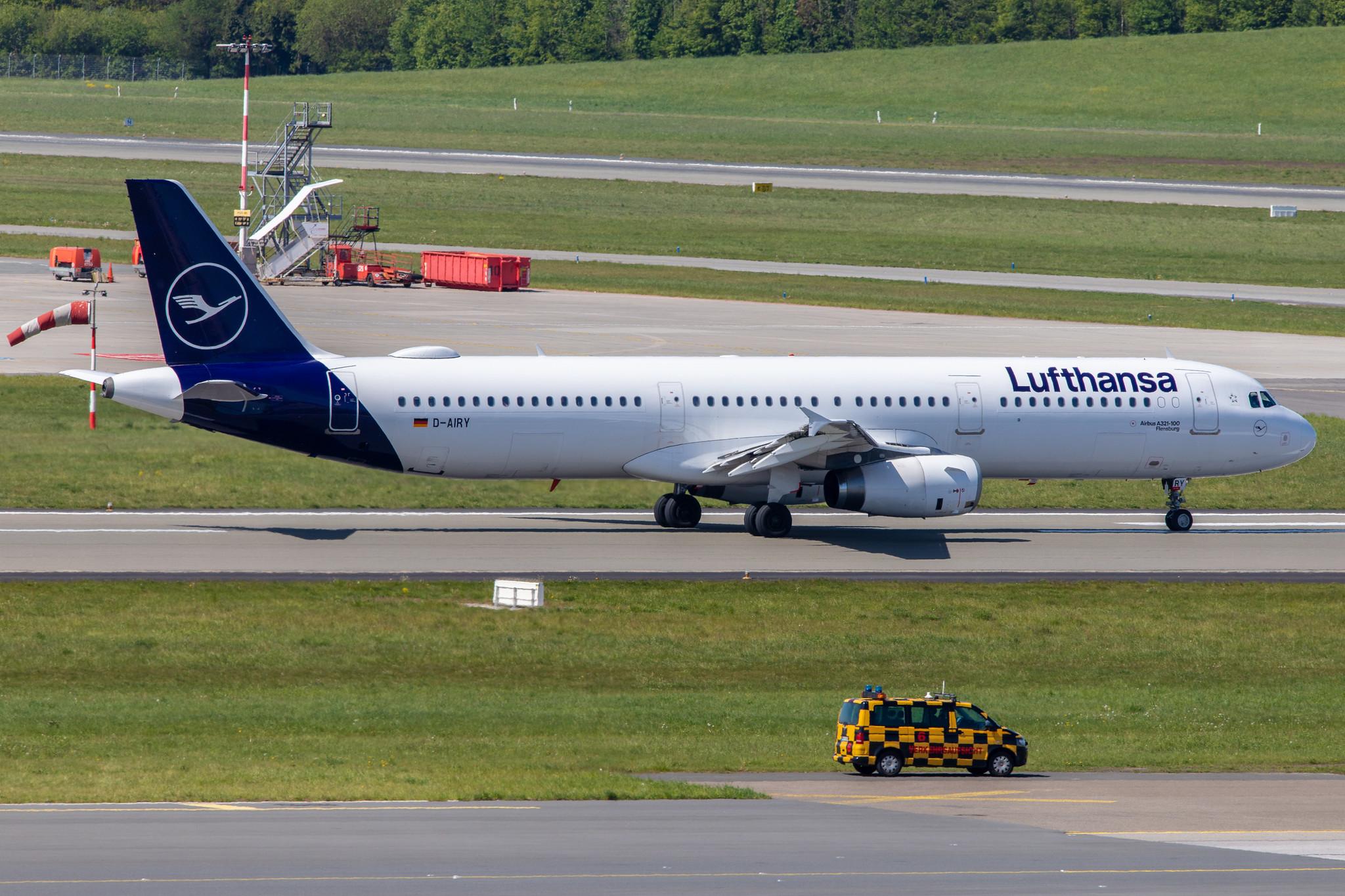 Hamburg Airport: Lufthansa (LH / DLH) | Livery: Die Maus Sticker | Airbus A321-131 A321 | D-AIRY | MSN 0901
