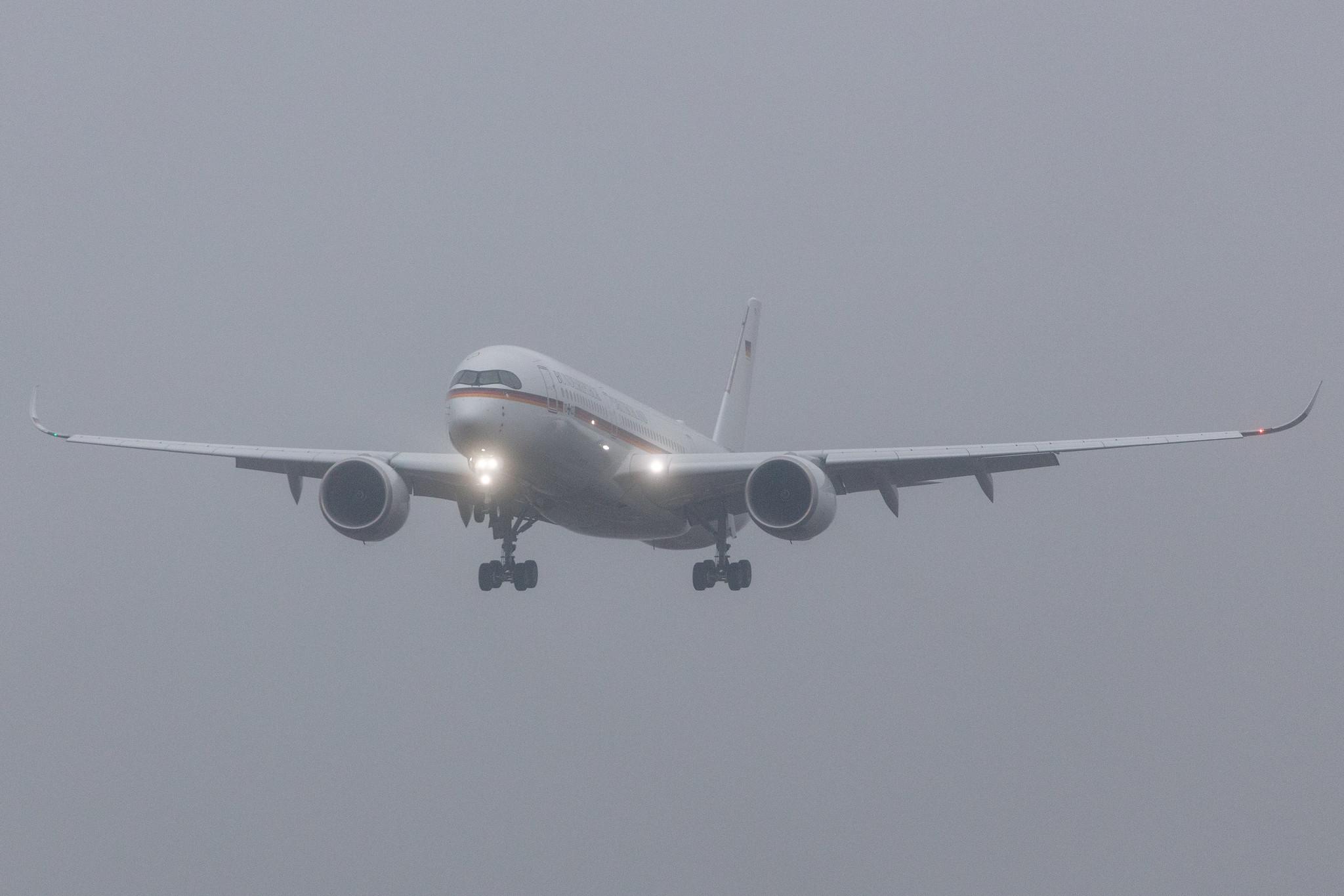 Hamburg Airport: German Air Force (/ GAF) |  Airbus A350-941 A359 | 10+03 | MSN 416