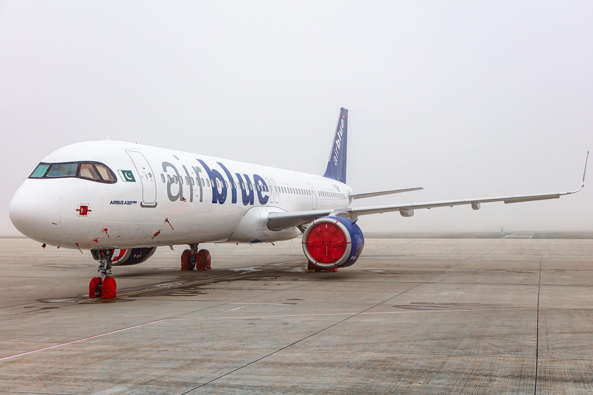 Flughafen Rostock-Laage: AirBlue (PA / ABQ) |  Airbus A321-251NX A21N | D-AZAQ | MSN 9560