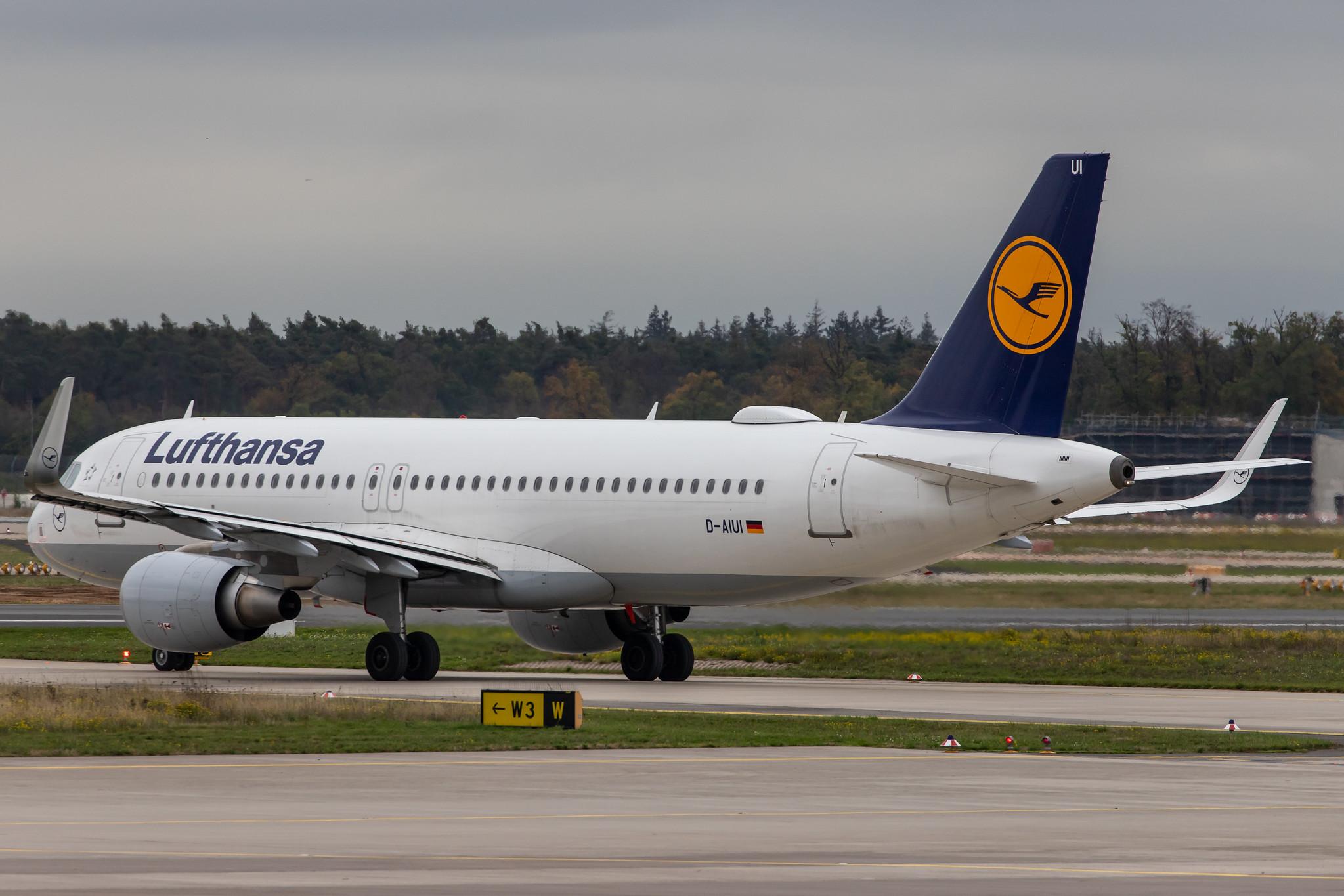 Frankfurt Airport: Lufthansa (LH / DLH) |  Airbus A320-214 A320 | D-AIUI | MSN 6265