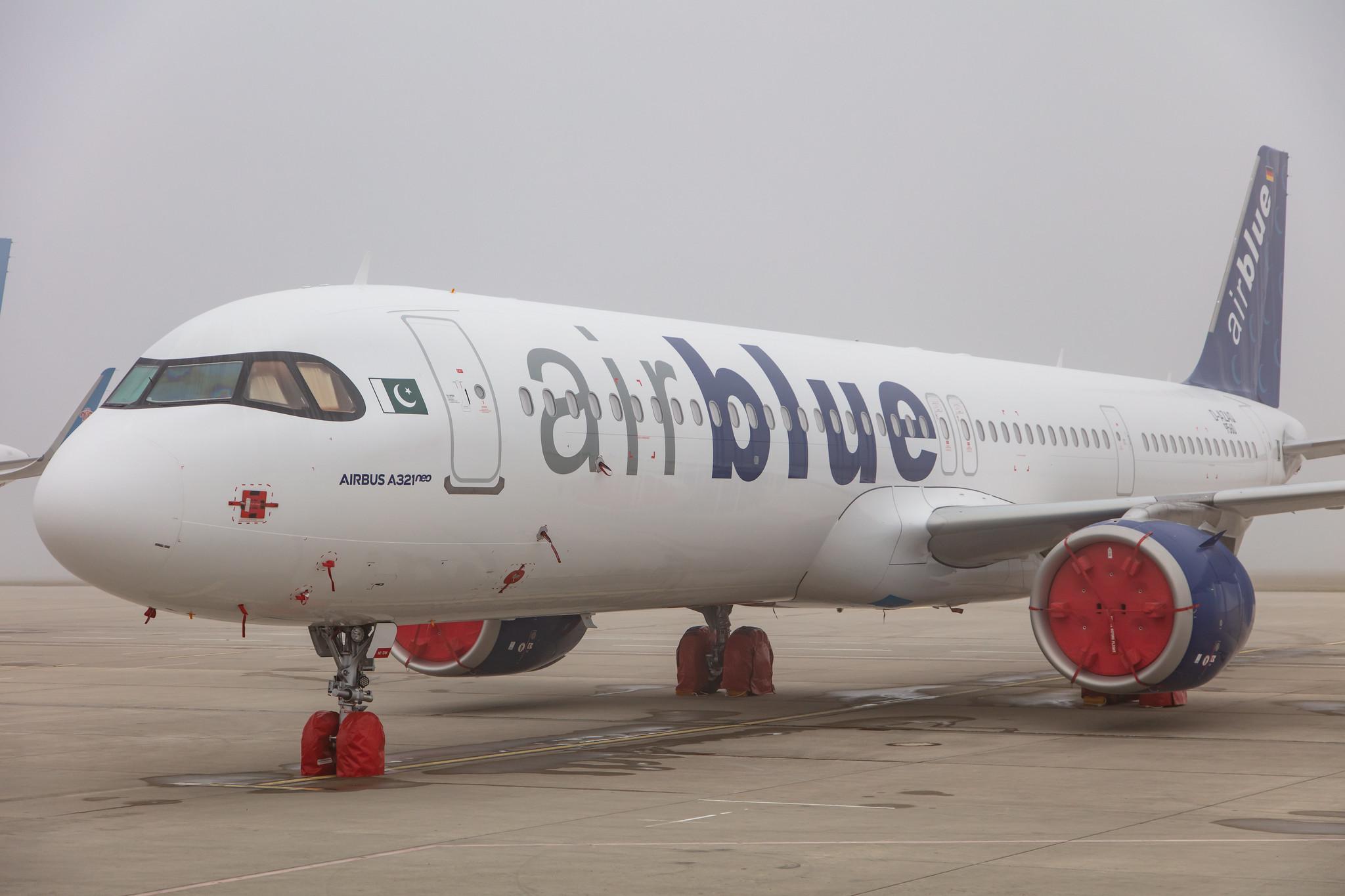Flughafen Rostock-Laage: AirBlue (PA / ABQ) |  Airbus A321-251NX A21N | D-AZAQ | MSN 9560