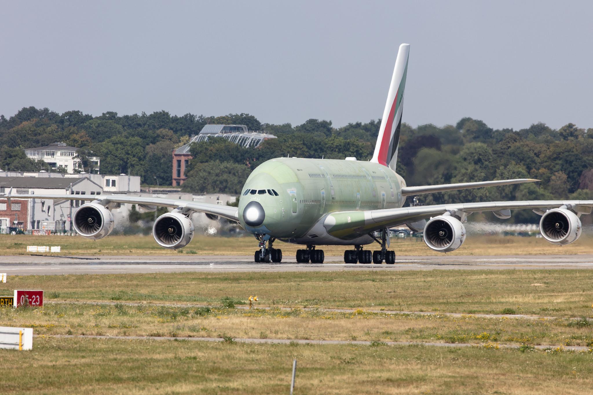 Hamburg Finkenwerder: Emirates (EK / UAE) |  Airbus A380-842 A388 | F-WWSS | MSN 269 (A6-EVP)