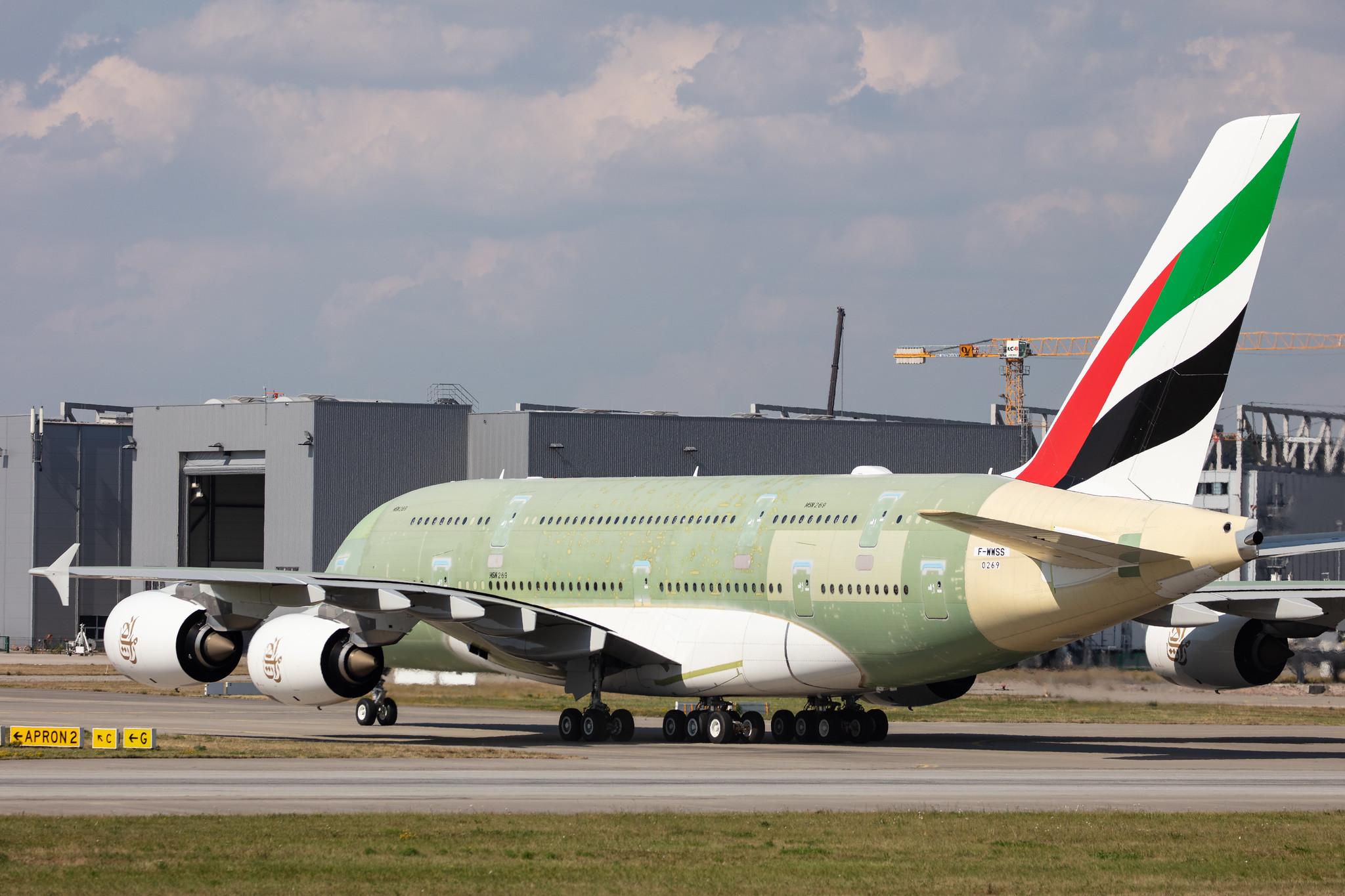 Hamburg Finkenwerder: Emirates (EK / UAE) |  Airbus A380-842 A388 | F-WWSS | MSN 269 (A6-EVP)