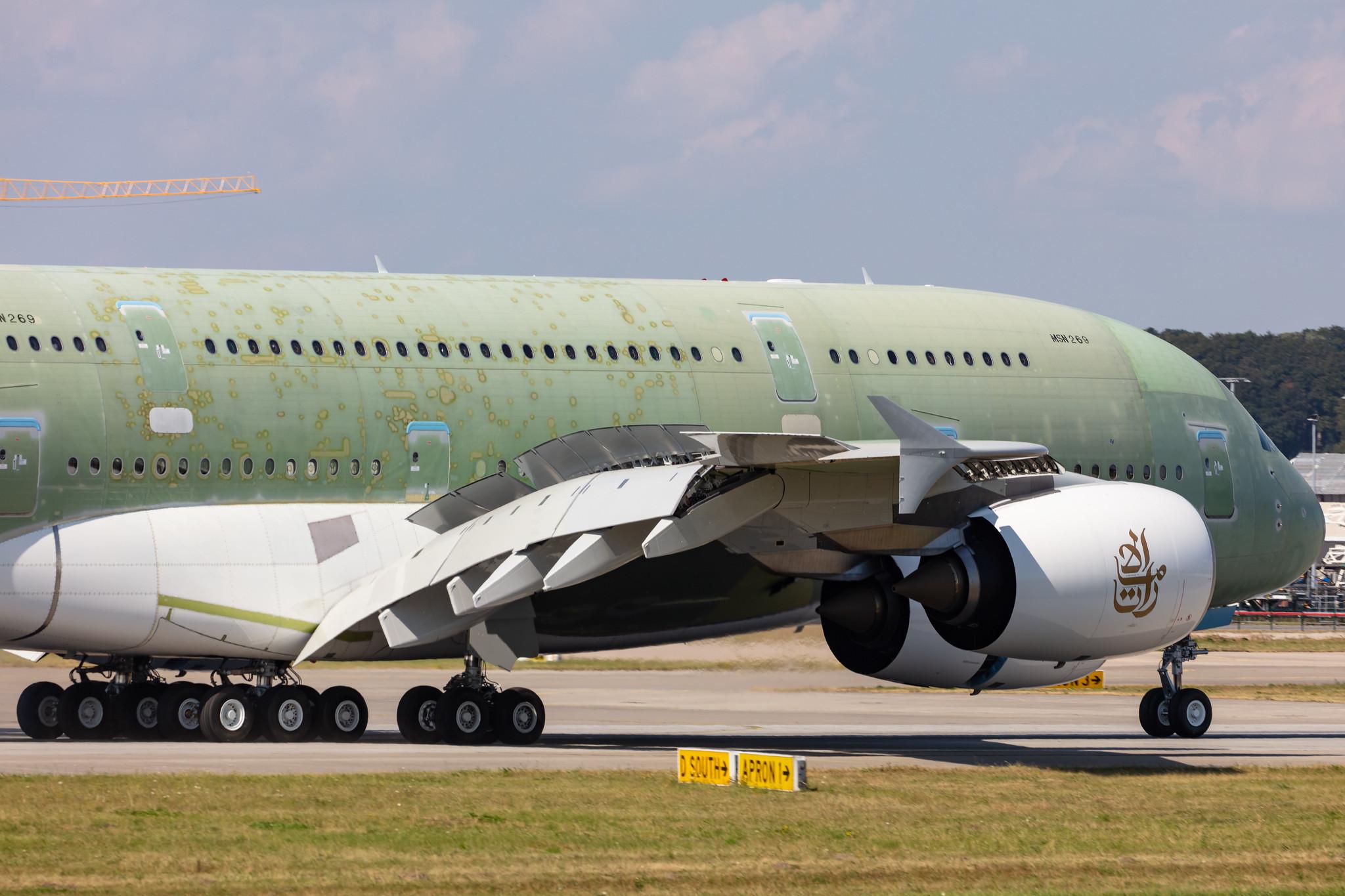 Hamburg Finkenwerder: Emirates (EK / UAE) |  Airbus A380-842 A388 | F-WWSS | MSN 269 (A6-EVP)