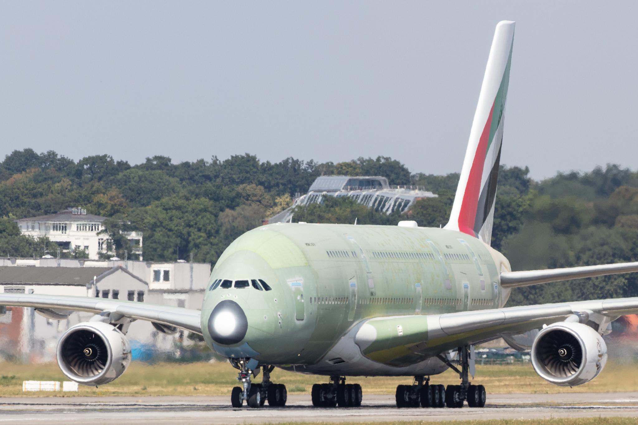 Hamburg Finkenwerder: Emirates (EK / UAE) |  Airbus A380-842 A388 | F-WWSS | MSN 269 (A6-EVP)