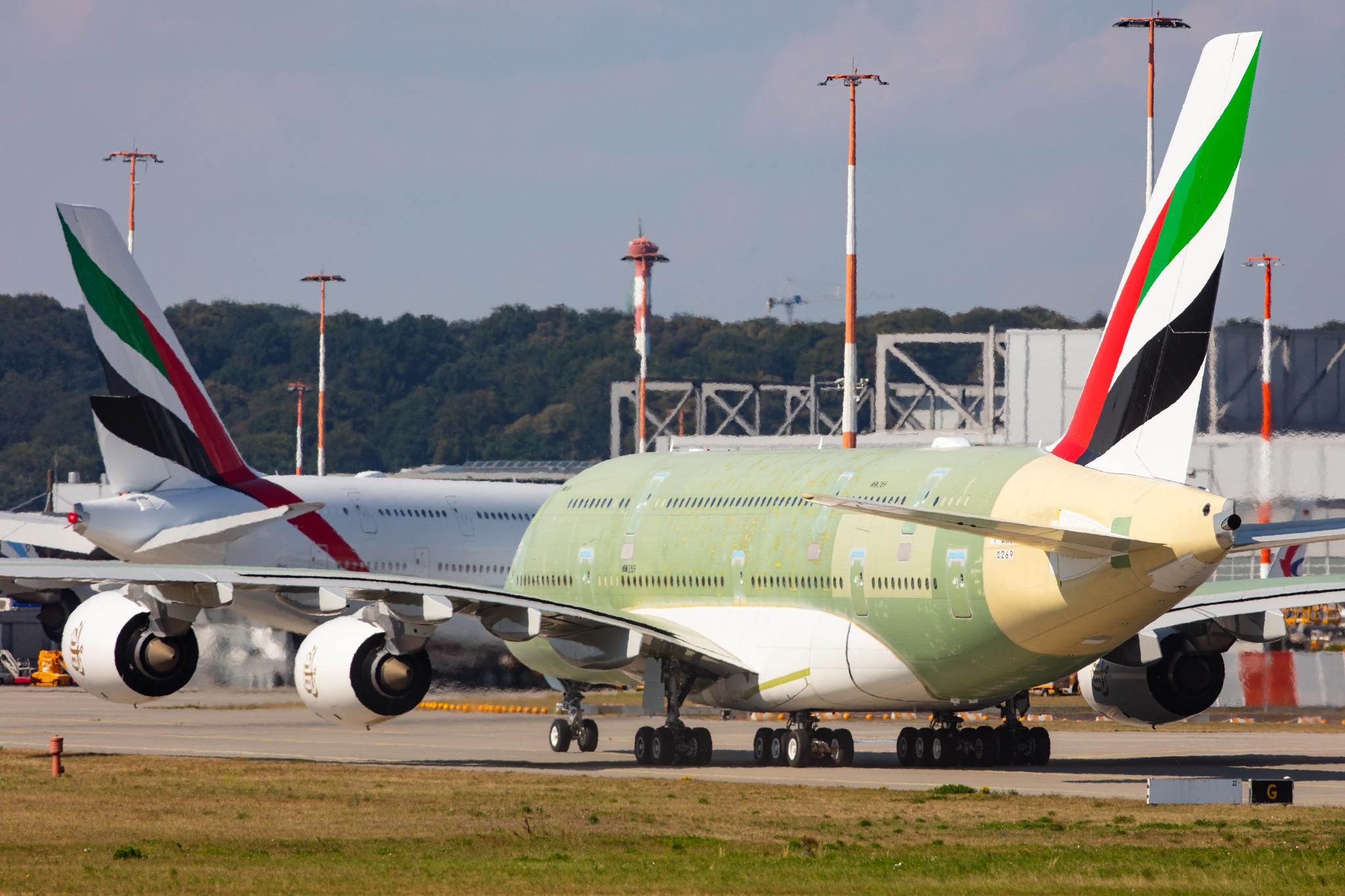 Hamburg Finkenwerder: Emirates (EK / UAE) |  Airbus A380-842 A388 | F-WWSS | MSN 269 (A6-EVP)