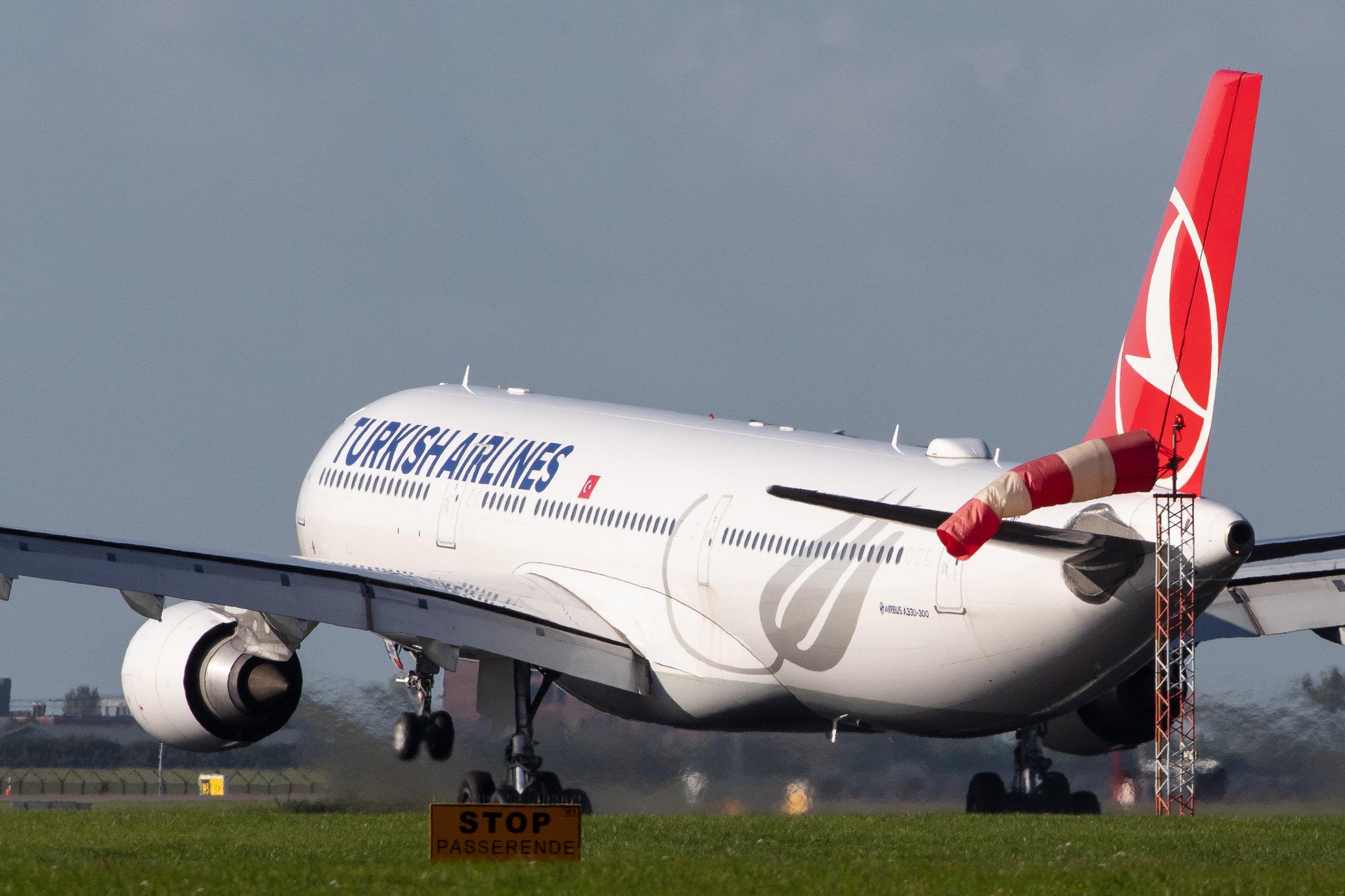Amsterdam Airport Schiphol: Turkish Airlines (TK / THY) |  Airbus A330-303 A333 | TC-LNF | MSN 1713