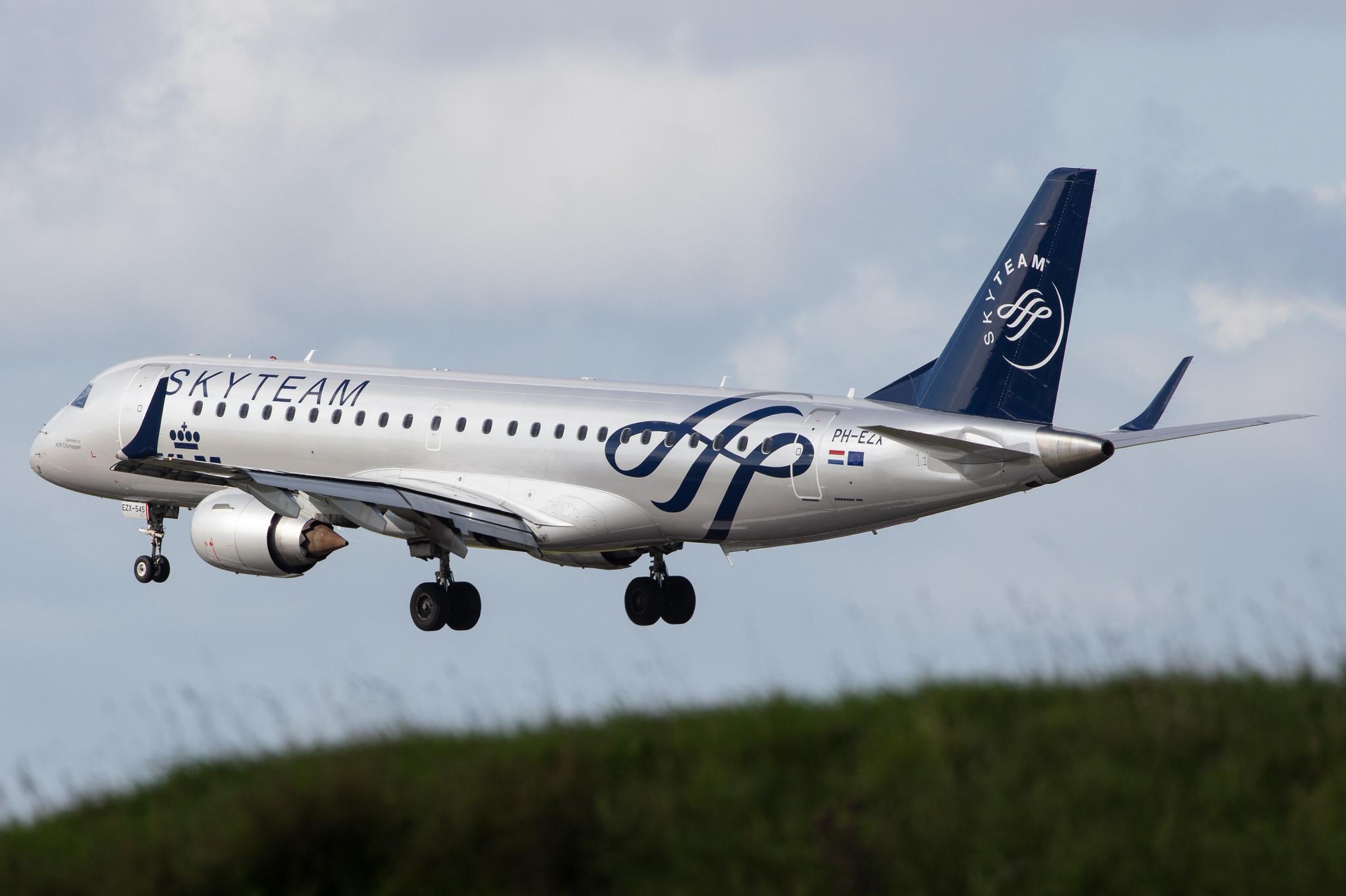 Amsterdam Airport Schiphol: KLM (KL / KLM) |  Livery: SkyTeam Livery | Operator: KLM Cityhopper |  Embraer E190STD E190 | PH-EZX | MSN 19000545