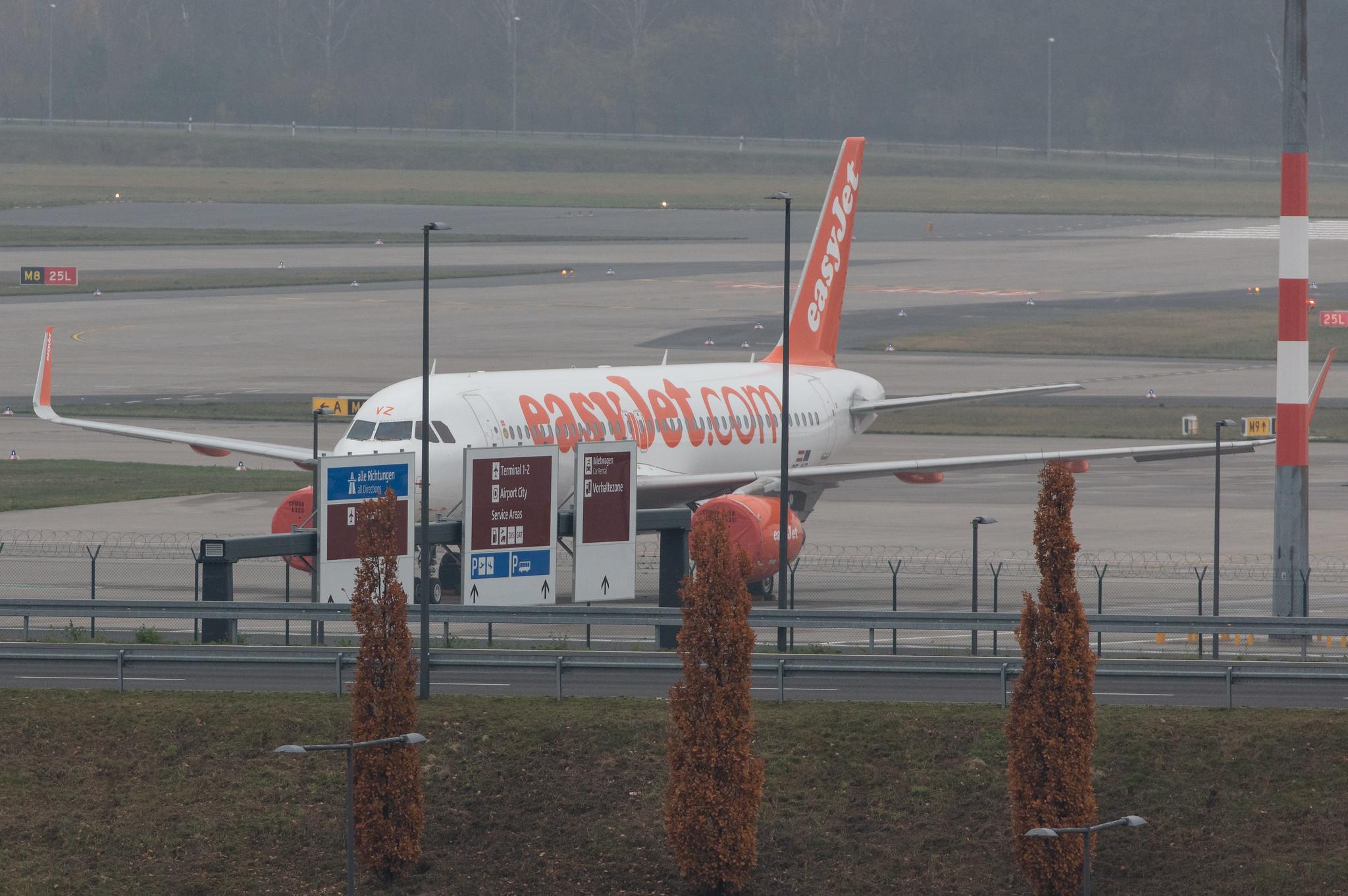Flughafen Berlin Brandenburg: easyJet (U2 / EZY) | Operator: easyJet Europe |  Airbus A320-214 A320 | OE-INF | MSN 7785
