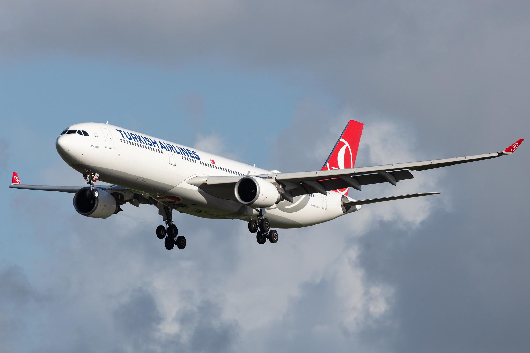 Amsterdam Airport Schiphol: Turkish Airlines (TK / THY) |  Airbus A330-303 A333 | TC-LNF | MSN 1713