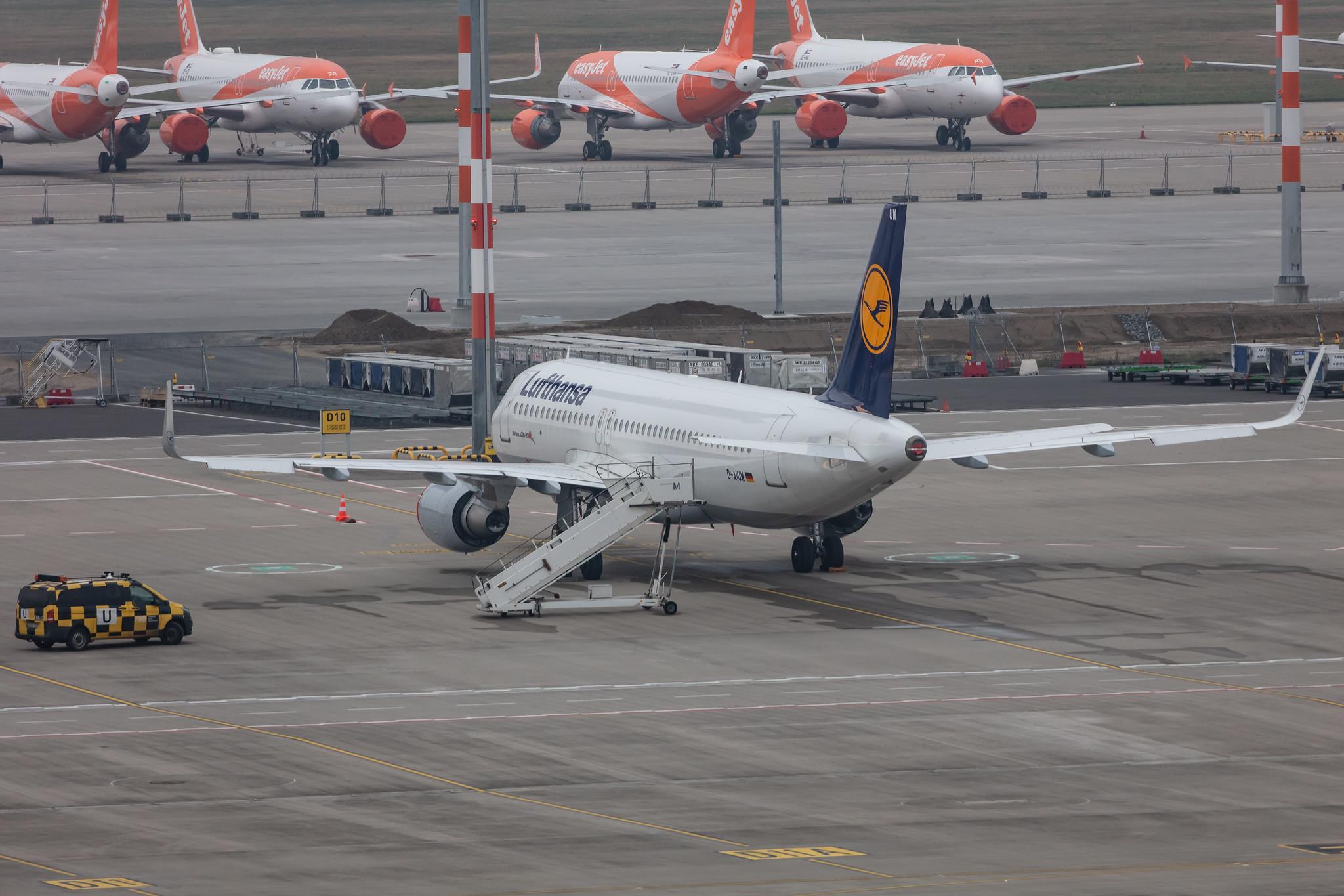 Flughafen Berlin Brandenburg: Lufthansa (LH / DLH) |  Airbus A320-214 A320 | D-AIUW | MSN 7251