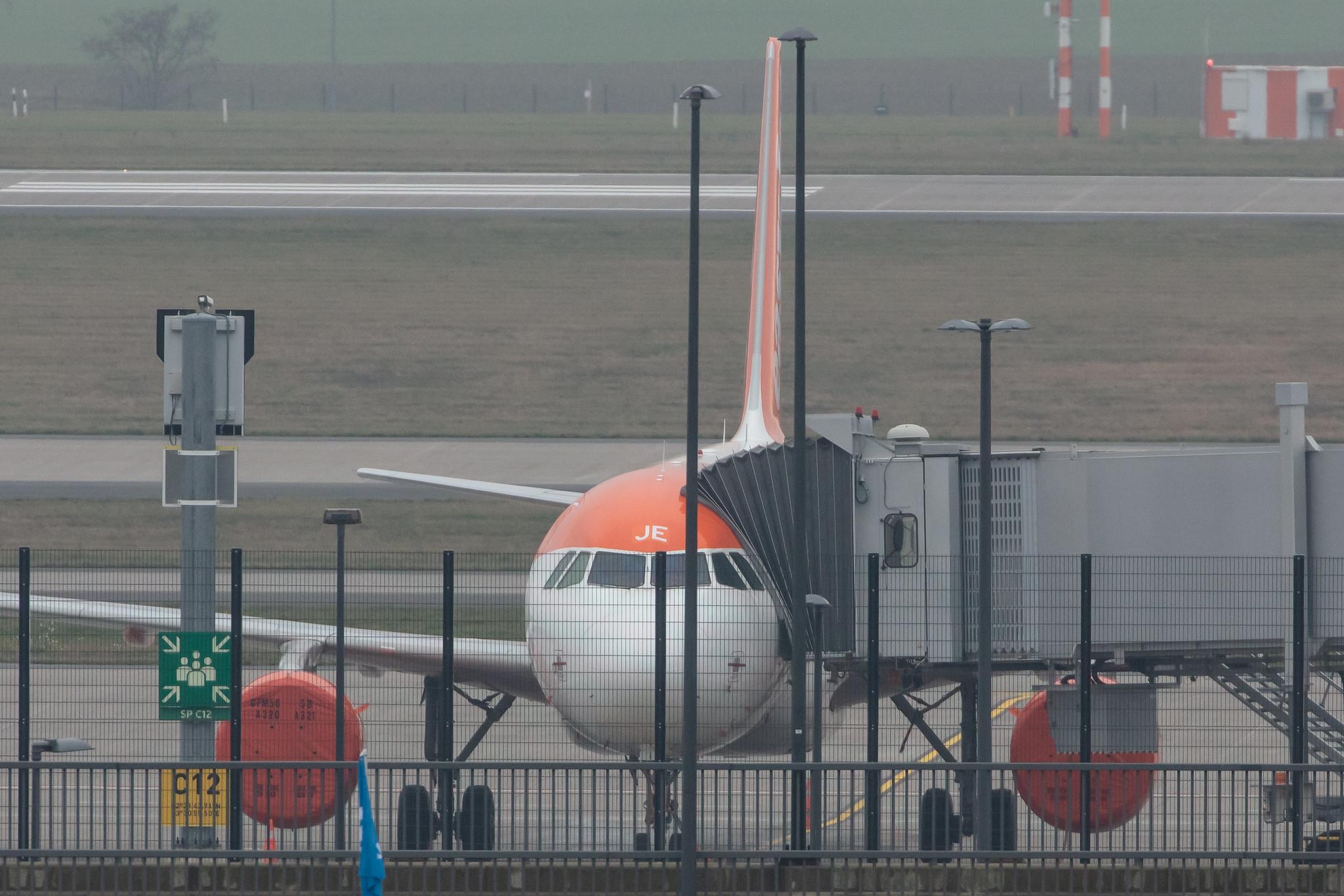 Flughafen Berlin Brandenburg: easyJet (U2 / EZY) | Operator: easyJet Europe |  Airbus A320-214 A320 | OE-IJE | MSN 4636