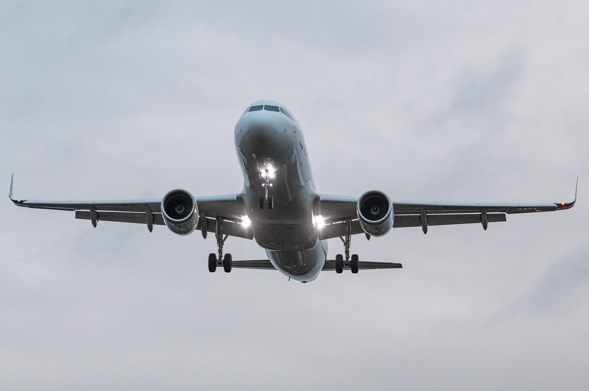 Hamburg Airport: Lufthansa (LH / DLH) |  Airbus A320-214 A320 | D-AIWI | MSN 8951