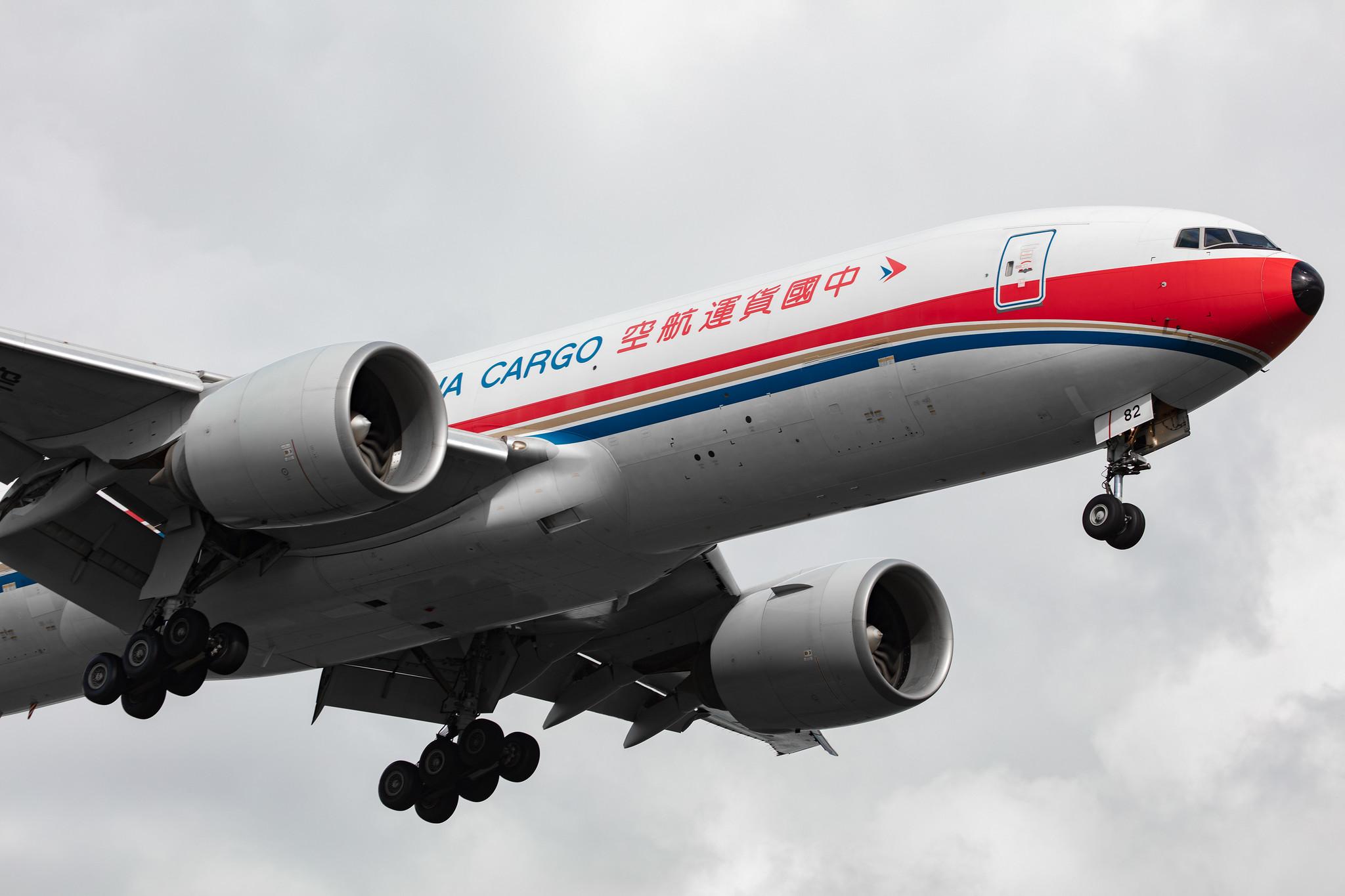 Amsterdam Airport Schiphol: China Cargo Airlines (CK / CKK) |  Boeing 777-F6N B77L | B-2082 | MSN 37716