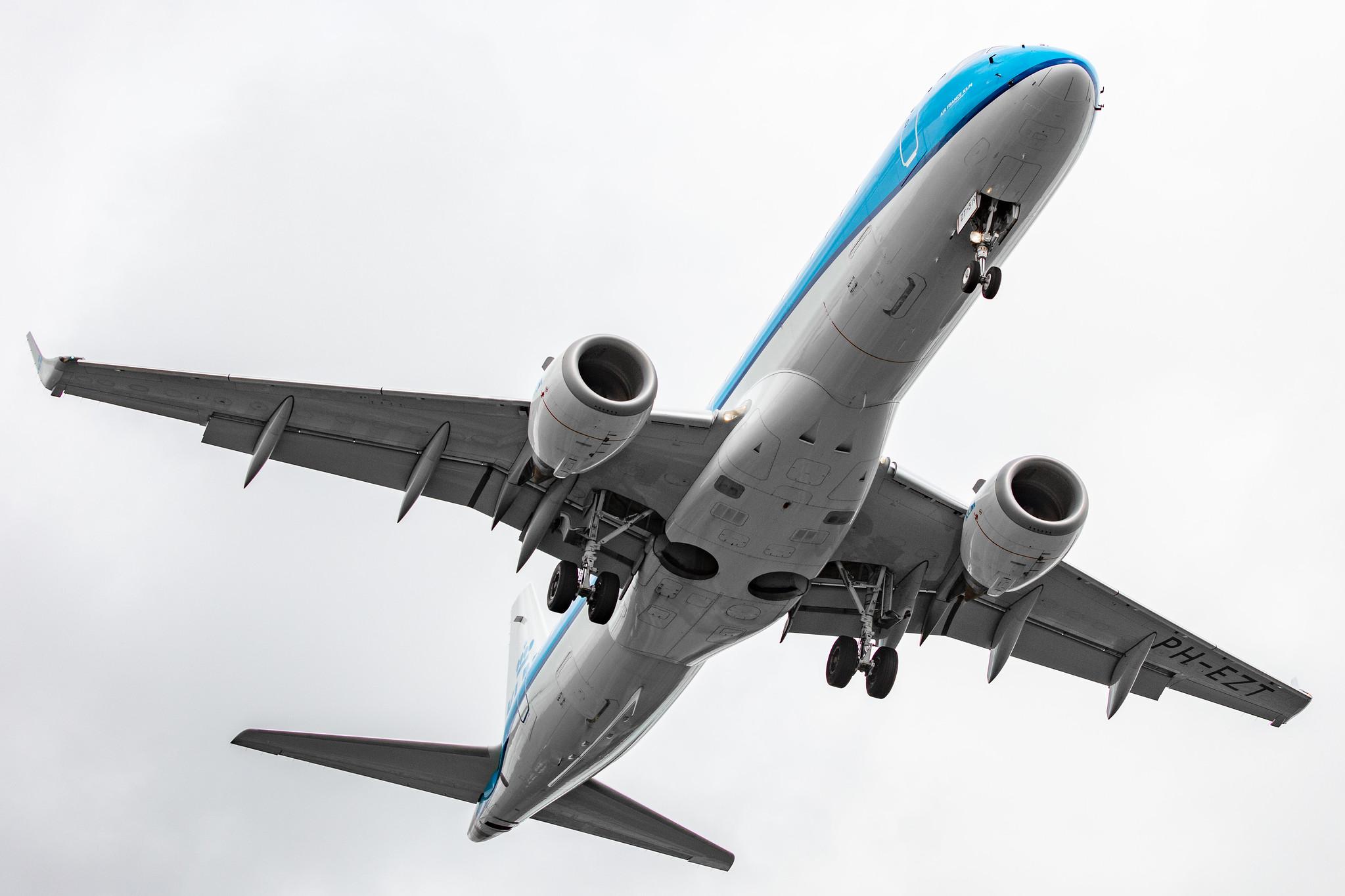 Amsterdam Airport Schiphol: KLM (KL / KLM) | Operator: KLM Cityhopper |  Embraer E190STD E190 | PH-EZT | MSN 19000519