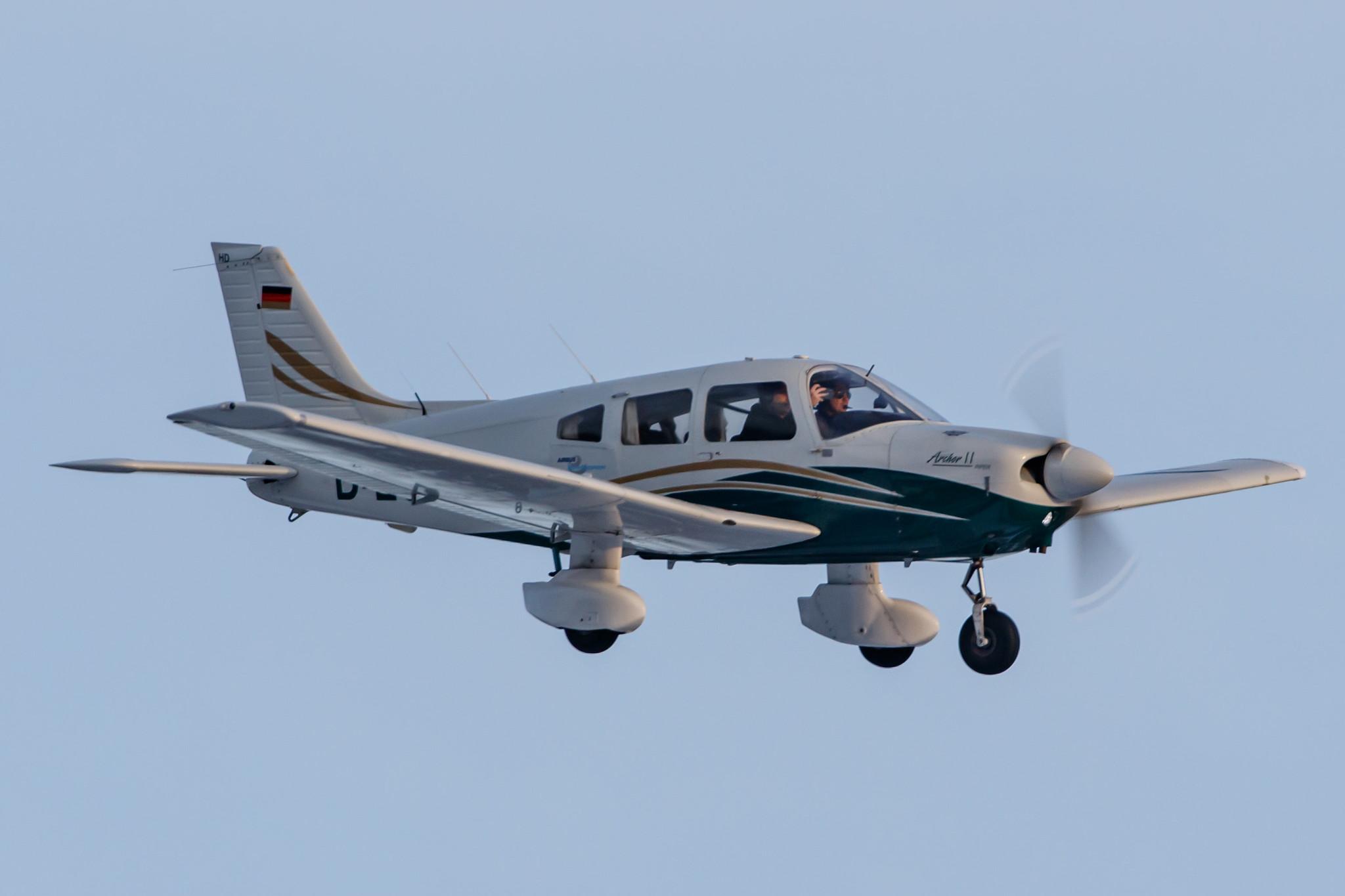 Hamburg Airport: Private Owner |  Piper PA28-181 Archer II P28A | D-EOHD | MSN 2890116