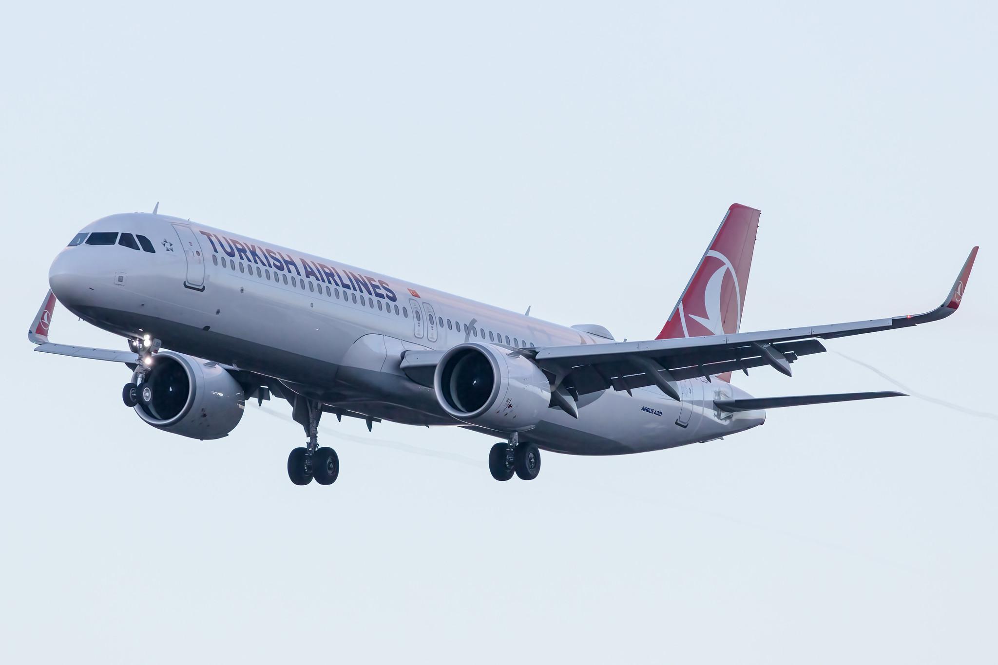 Hamburg Airport: Turkish Airlines (TK / THY) |  Airbus A321-271NX A21N | TC-LSP | MSN 9109