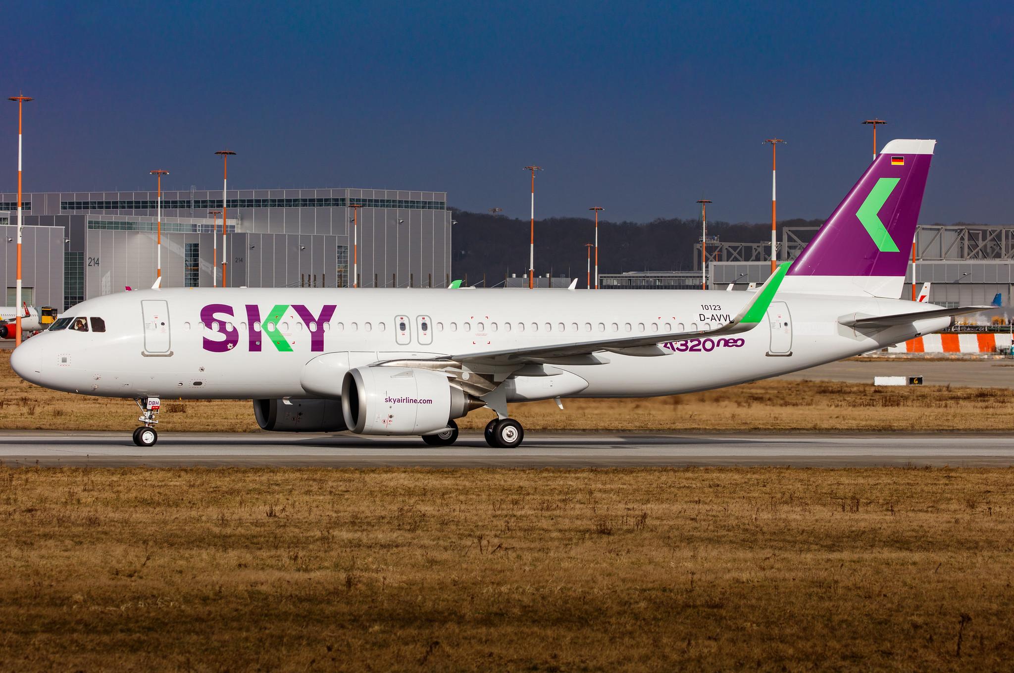 Hamburg Finkenwerder: Sky Airline (H2 / SKU) | Airbus A320-251N A20N | D-AVVL | MSN 10123