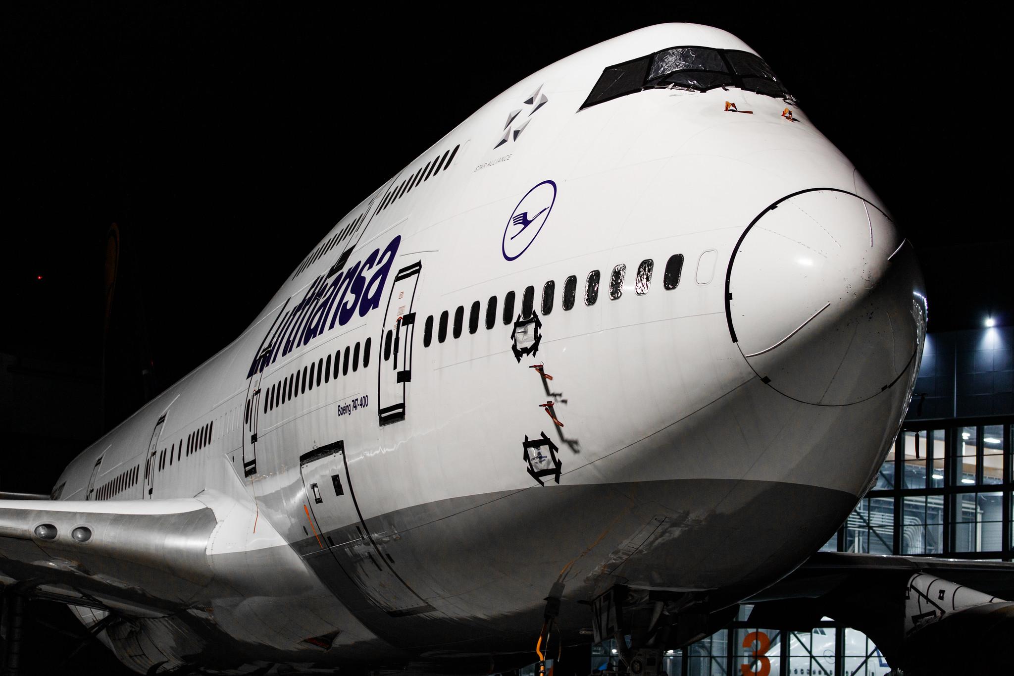 Hamburg Airport: Lufthansa (LH / DLH) |  Boeing 747-430 B744 | D-ABVZ | MSN 29870