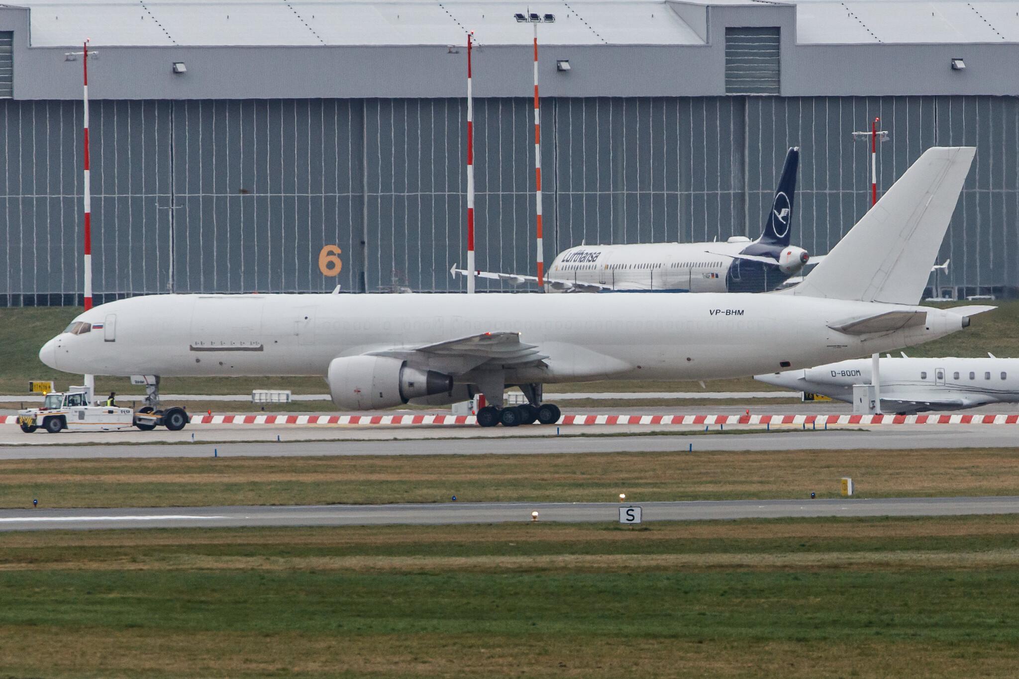 Hamburg Airport: E-Cargo Airlines (RF / ERF) |  Boeing 757-222(PCF) B752 | VP-BHM | MSN 25368