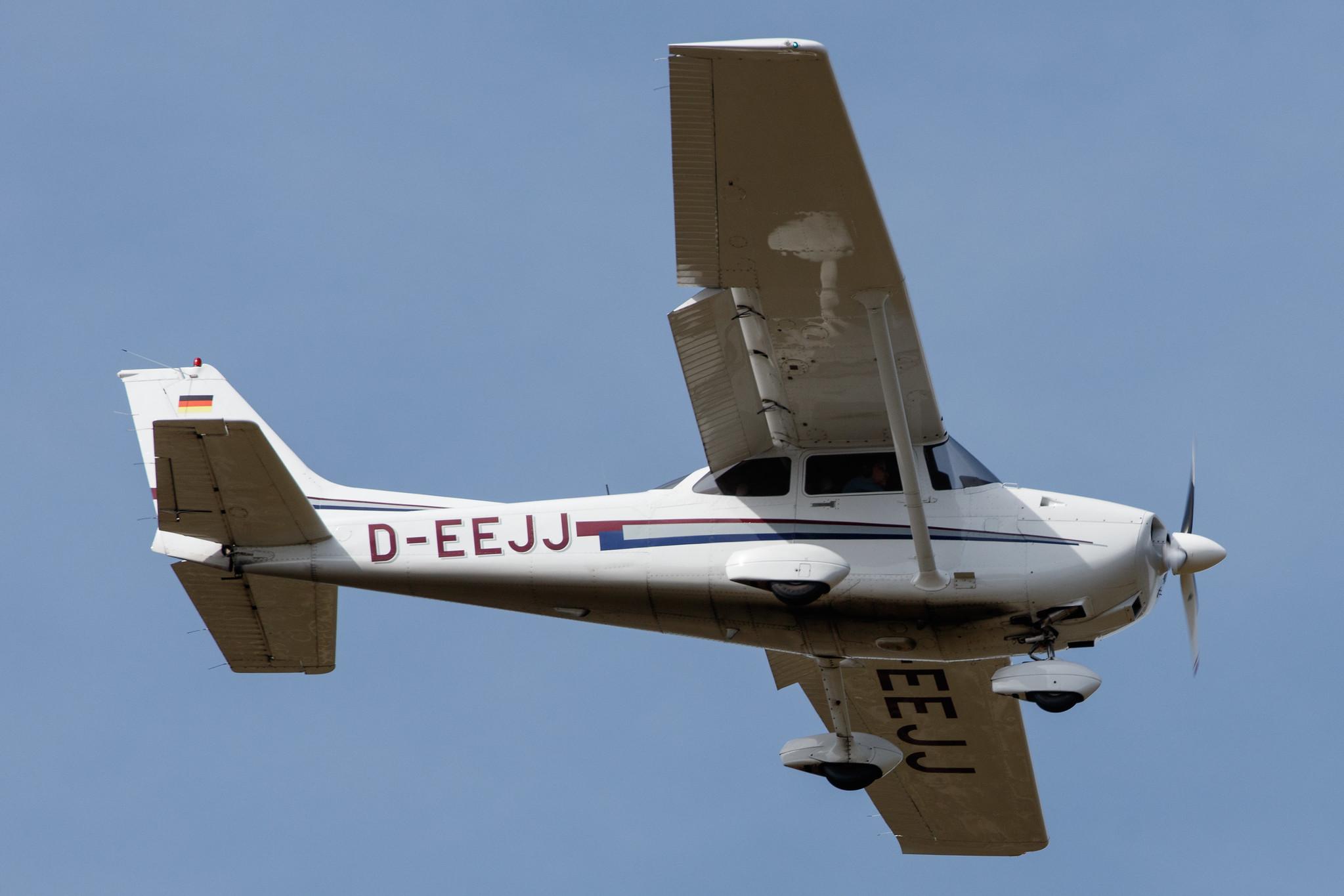 Hamburg Airport: Private owner |  Cessna 172R Skyhawk C172 | D-EEJJ | MSN 17280813
