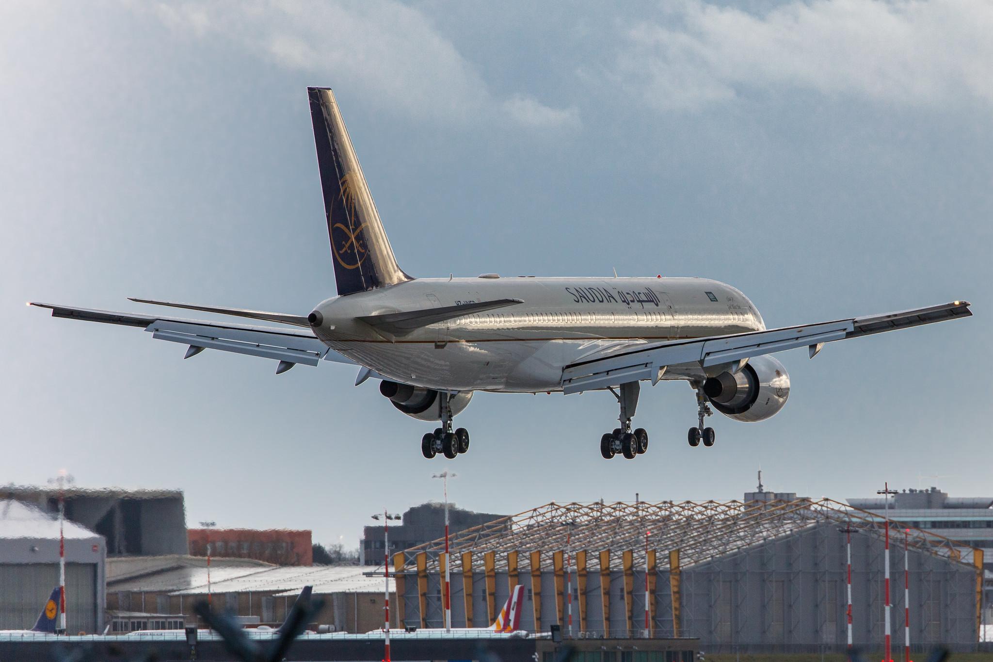 Hamburg Airport: Saudi Royal Flight (SV / SVA) | Operator: Saudia |  Boeing 757-23A B752 | HZ-HMED | MSN 25495