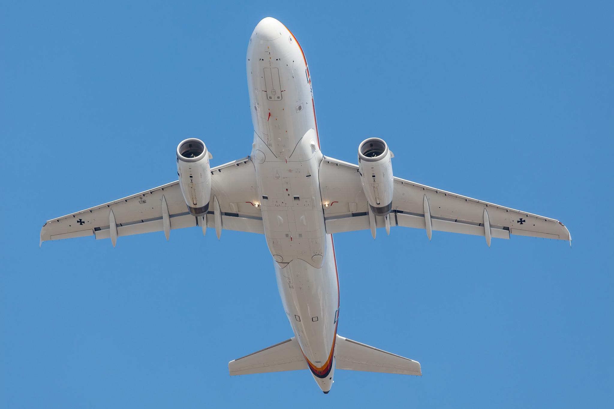 Hamburg Airport: German Air Force (/ GAF) |  Airbus A319-133(CJ) A319 | 15+01 | MSN 3897