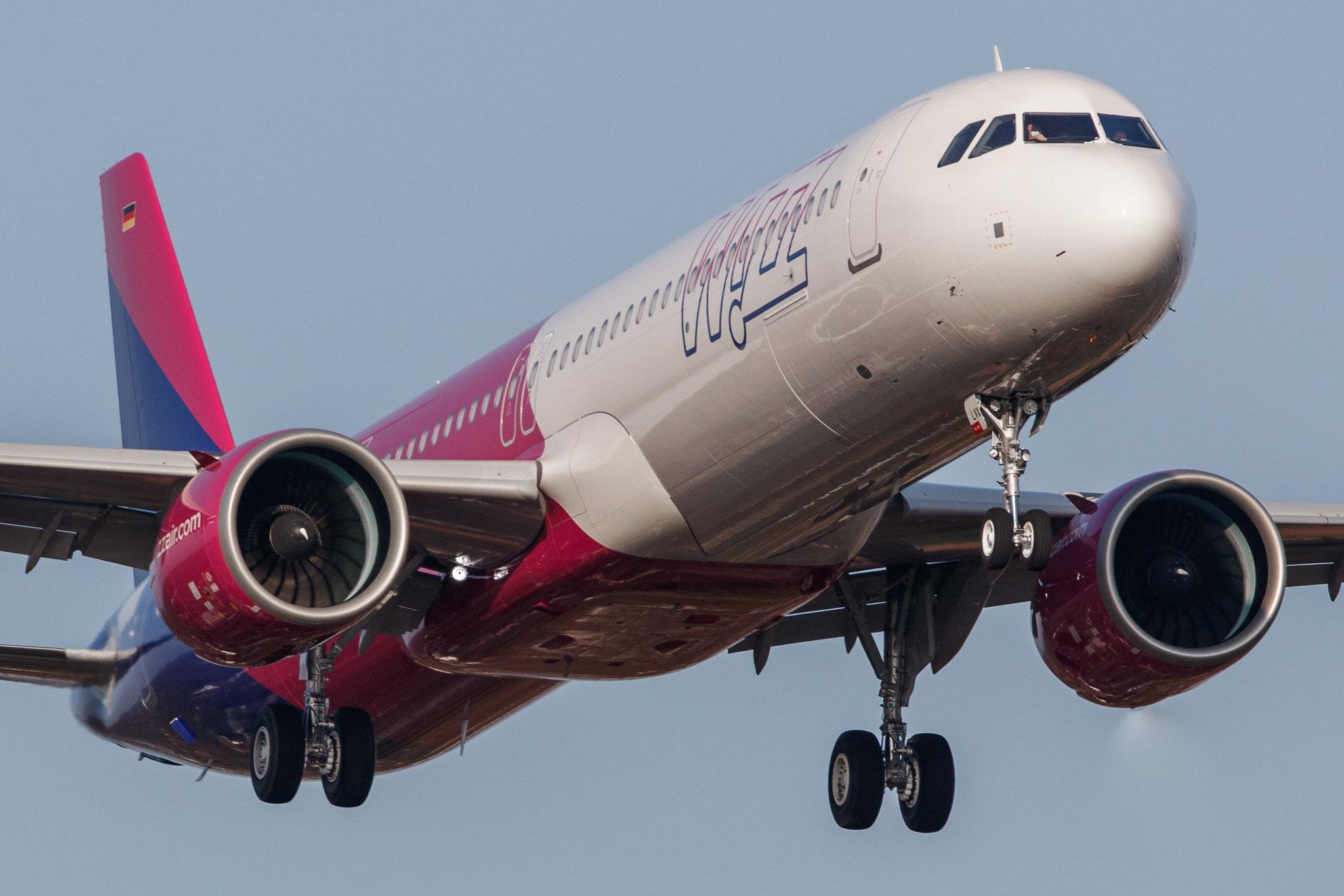 Hamburg Airport: Wizz Air (W6 / WZZ) | Airbus A321-271NX A21N | D-AVXQ | MSN 10526