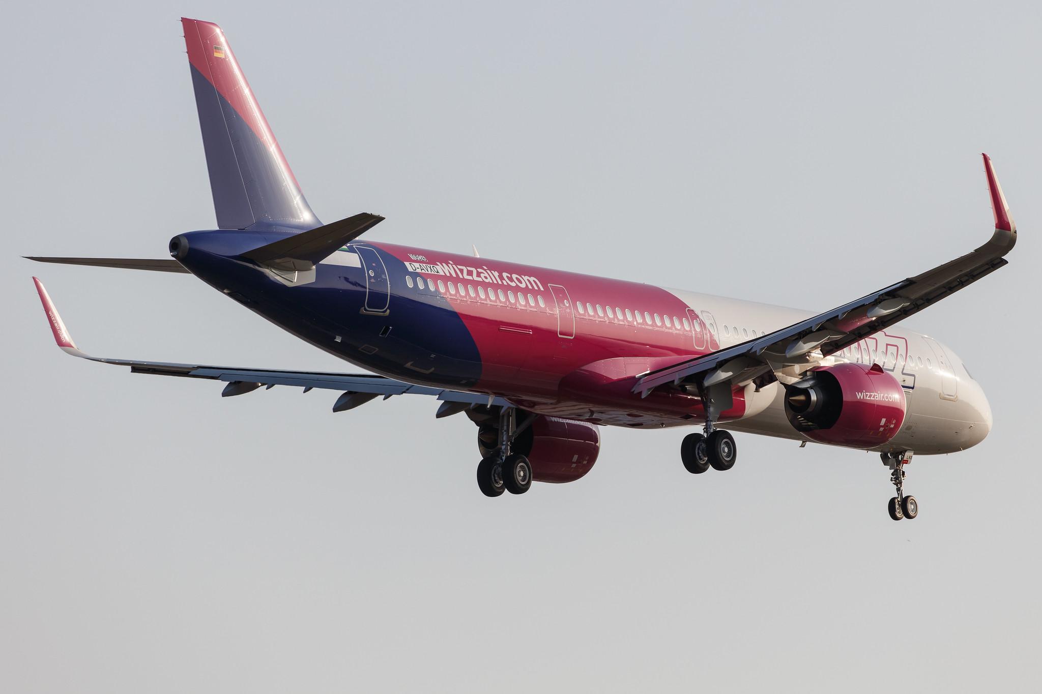 Hamburg Airport: Wizz Air (W6 / WZZ) | Airbus A321-271NX A21N | D-AVXQ | MSN 10526