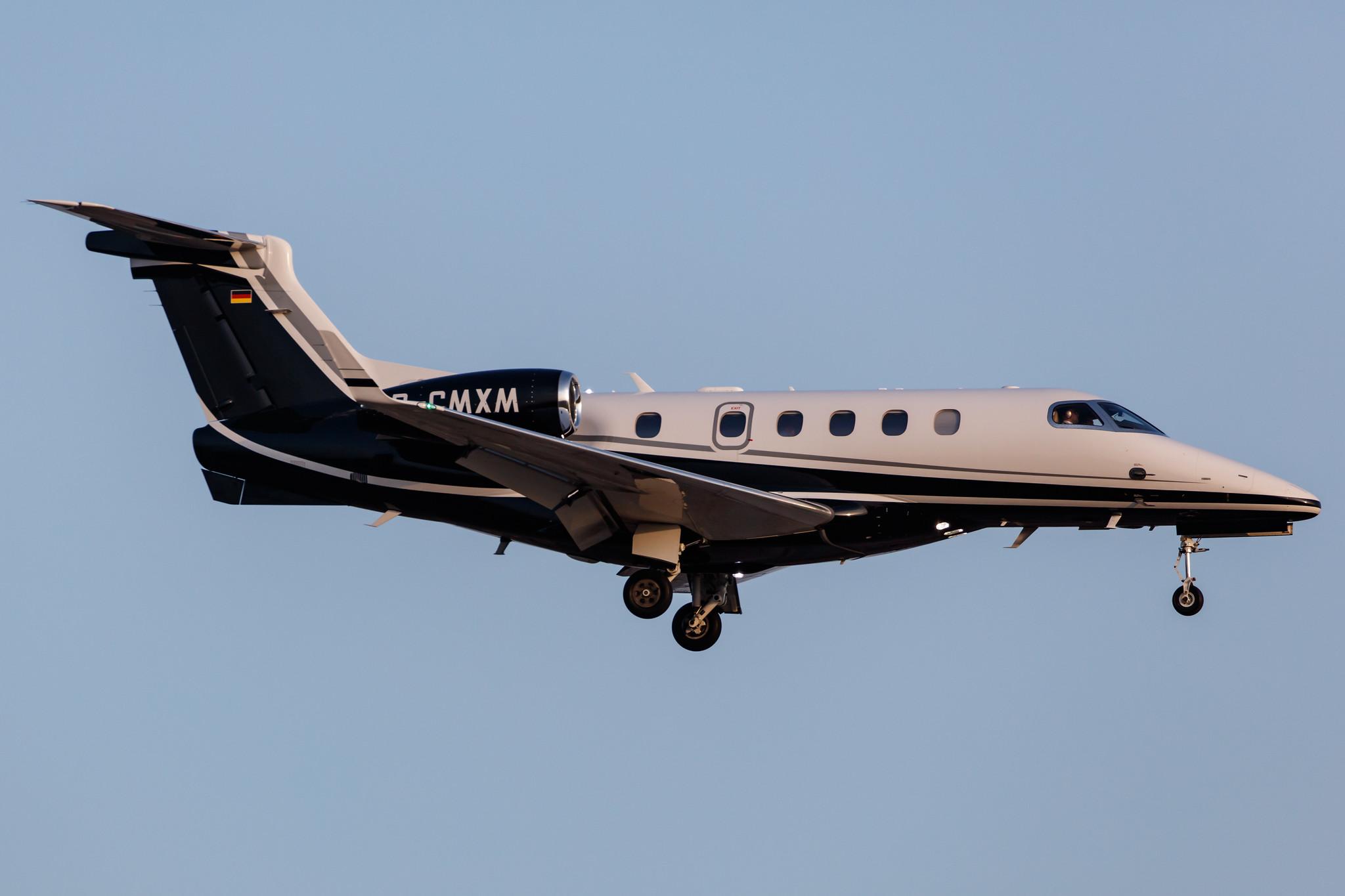 Hamburg Airport: Air Hamburg (/ AHO) |  Embraer Phenom 300 E55P | D-CMXM | MSN 50500561