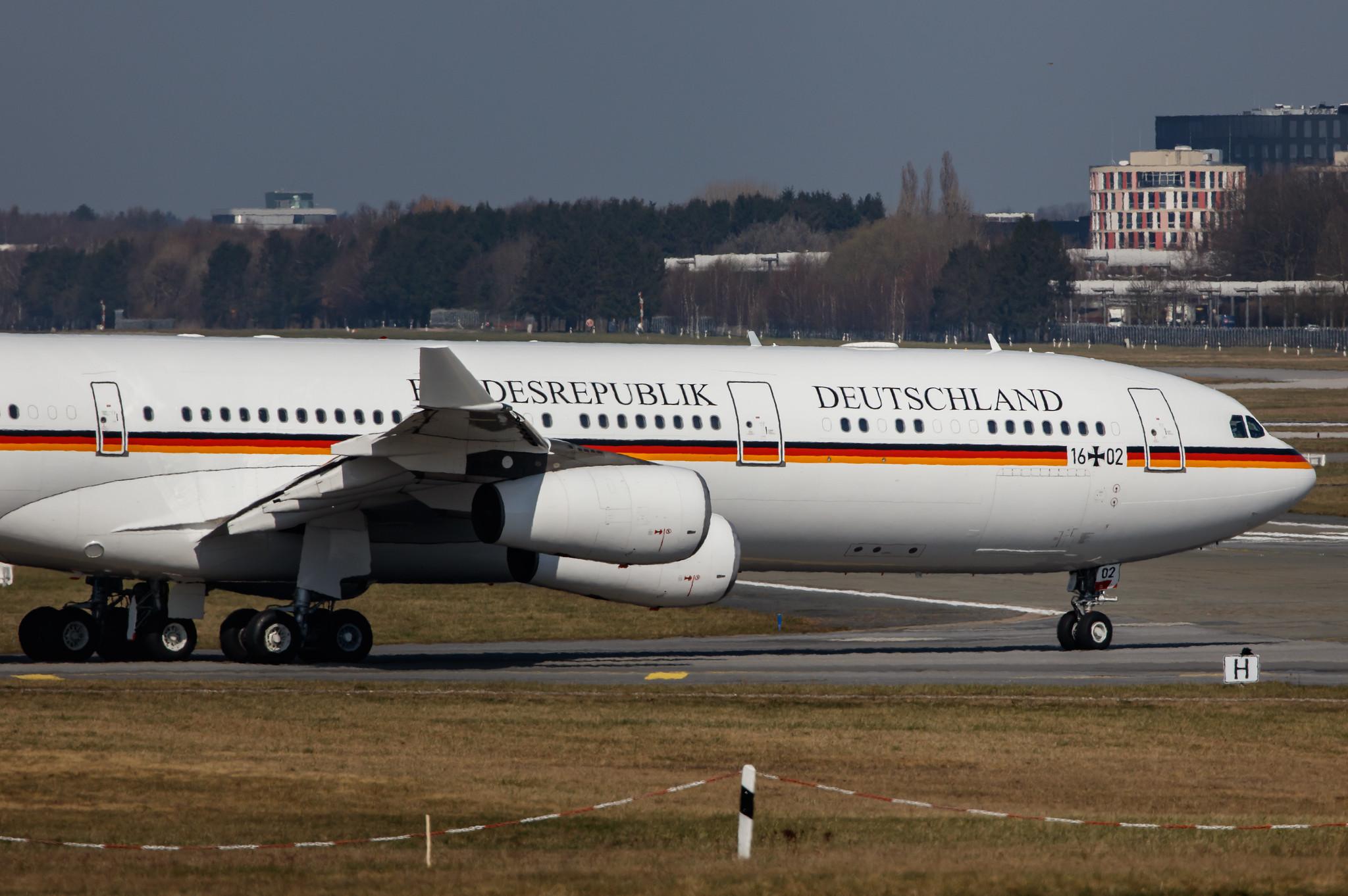 Hamburg Airport: German Air Force (/ GAF) | Airbus A340-313 A343 | 16+02 | MSN 355