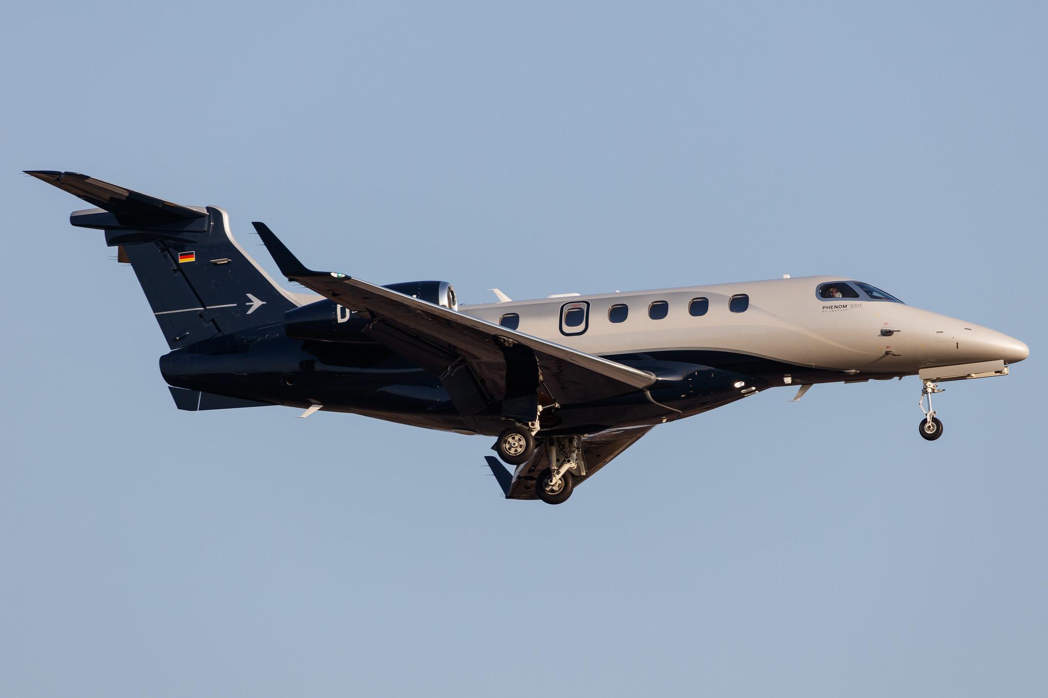 Hamburg Airport: Private owner |  Embraer Phenom 300 E55P | D-CKVI | MSN 50500560