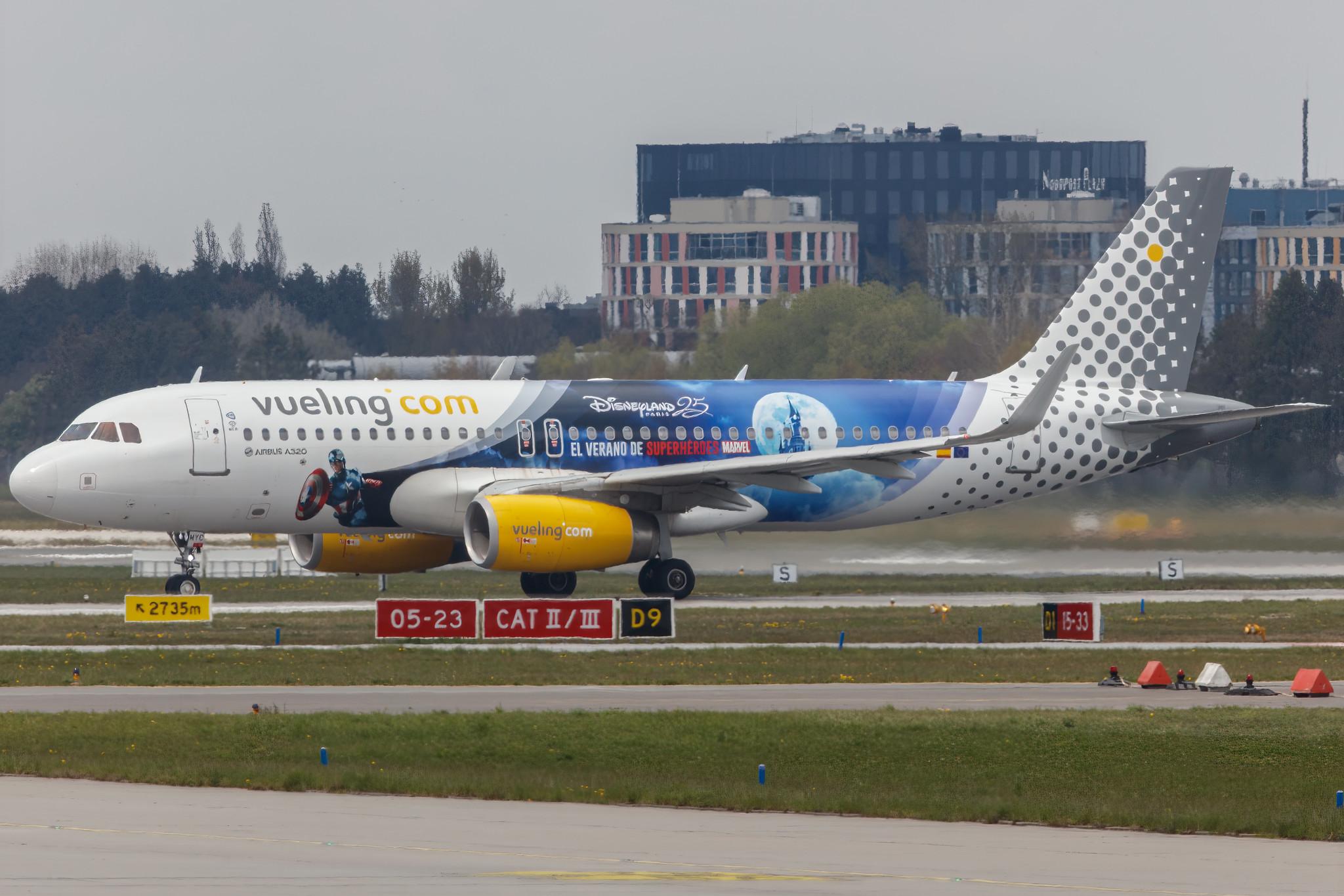 Hamburg Airport: Vueling (VY / VLG) |  Livery: Disneyland Paris Livery |  Airbus A320-232 A320 | EC-MYC | MSN 8238