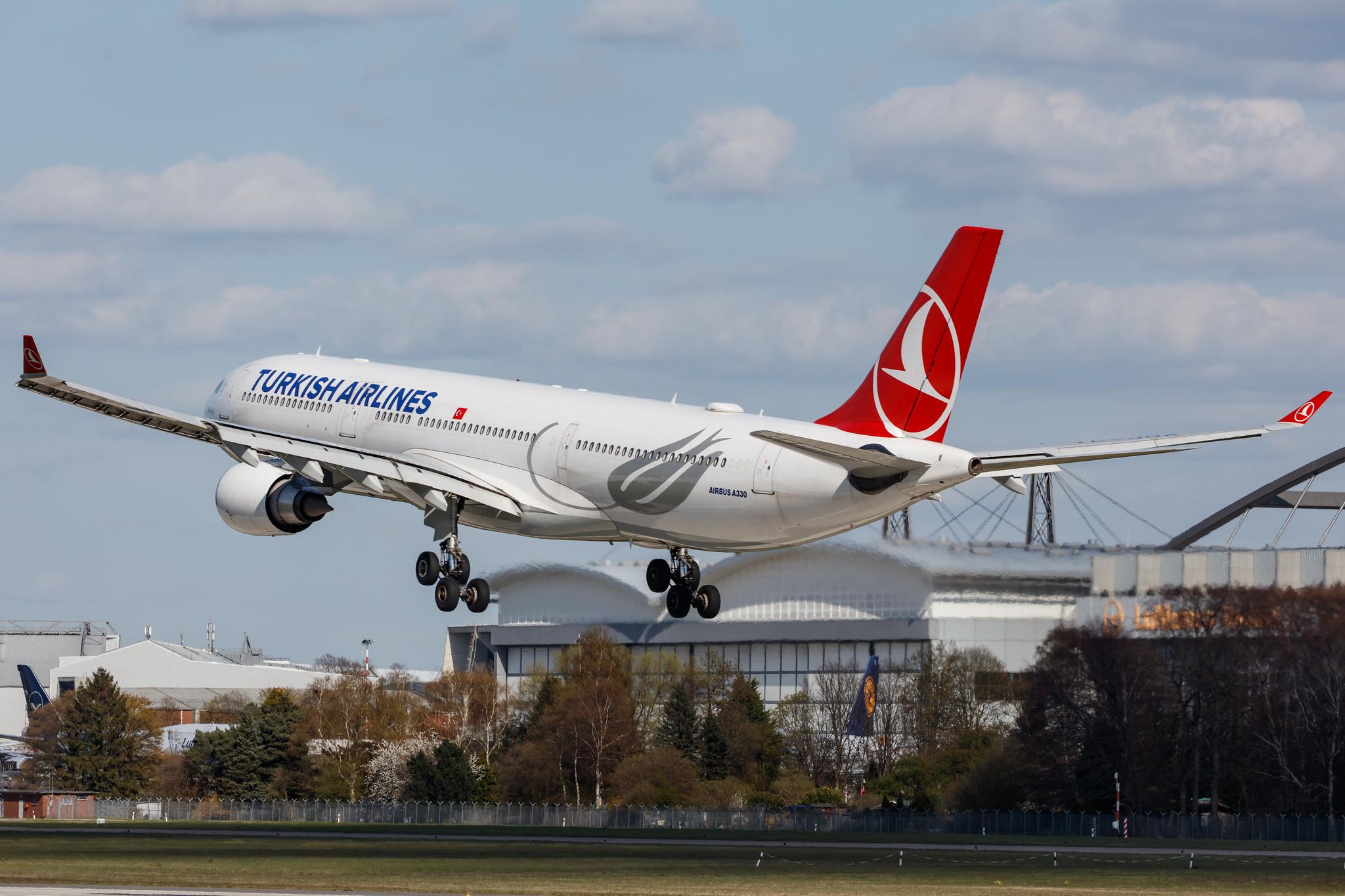 Hamburg Airport: Turkish Airlines (TK / THY) |  Airbus A330-303 A333 | TC-JOA | MSN 1501