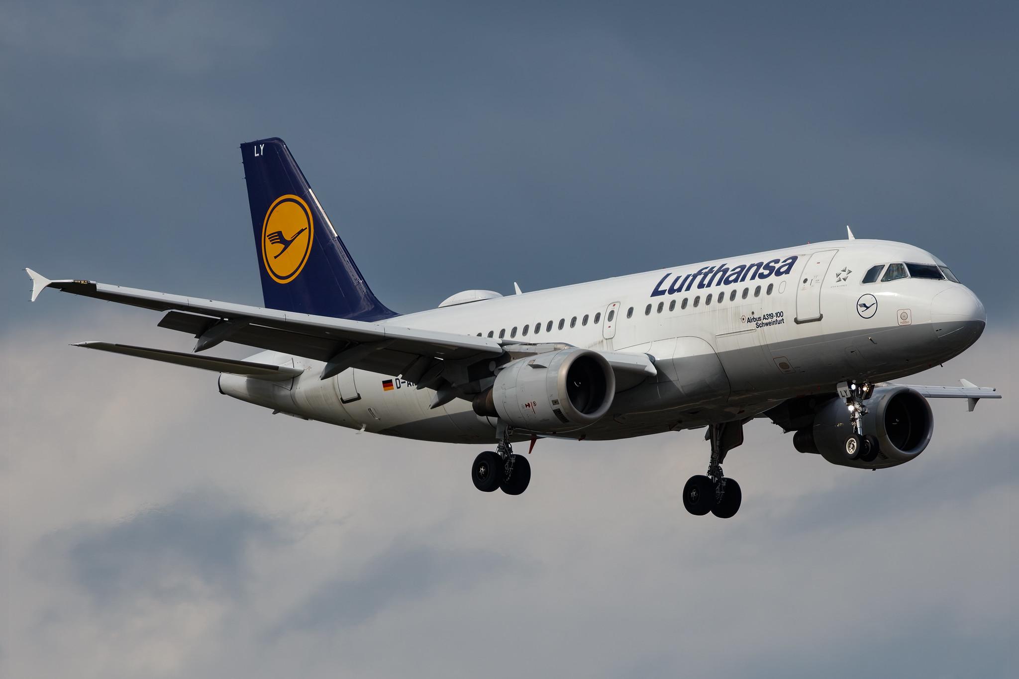 Hamburg Airport: Lufthansa (LH / DLH) |  Airbus A319-114 A319 | D-AILY | MSN 0875