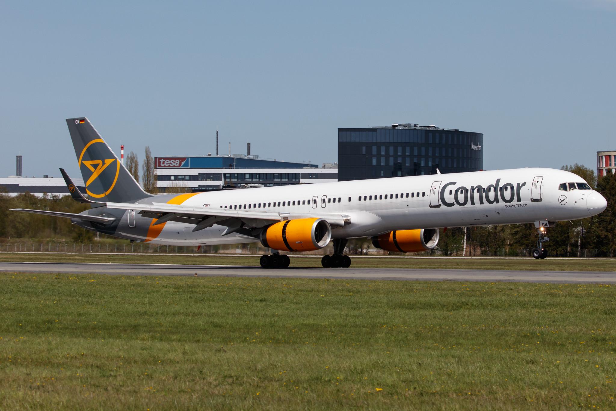 Hamburg Airport: Condor (DE / CFG) |  Boeing 757-330 B753 | D-ABOM | MSN 29022
