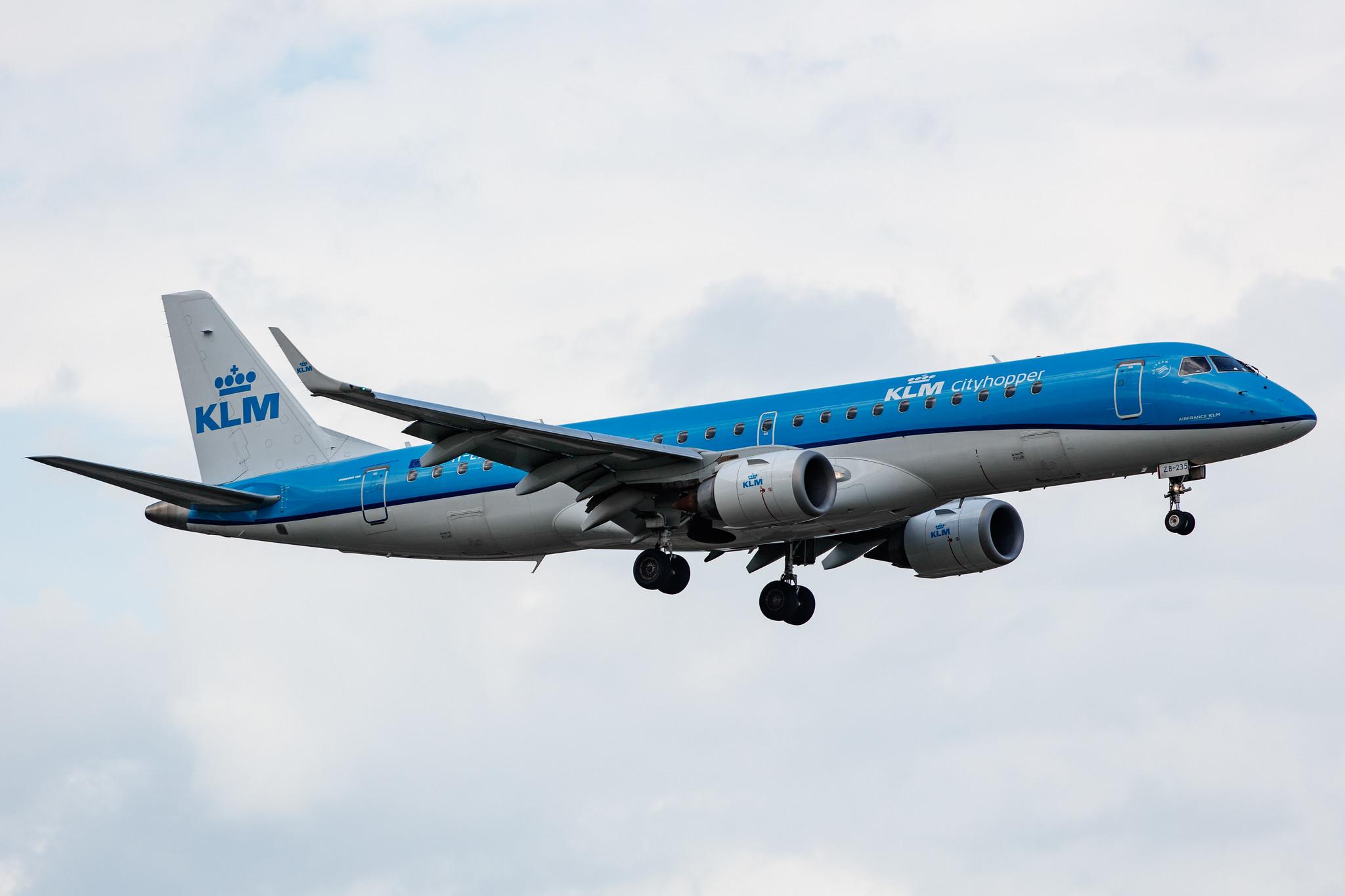 Hamburg Airport: KLM (KL / KLM) | Operator: KLM Cityhopper |  Embraer E190STD E190 | PH-EZB | MSN 19000235