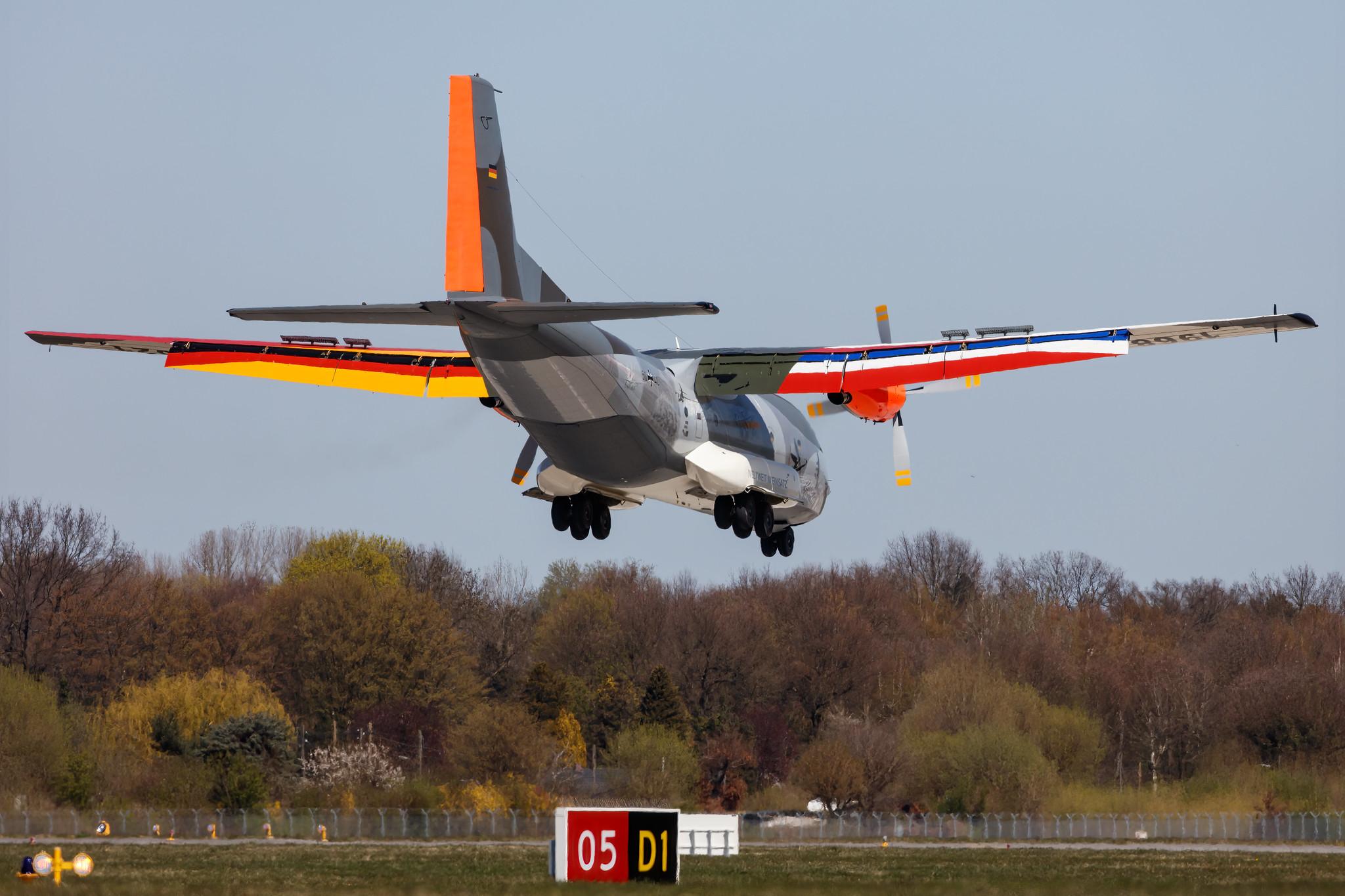 Hamburg Airport: German Air Force (/ GAF) | Transall C-160D C160 | 50+40 | MSN D62