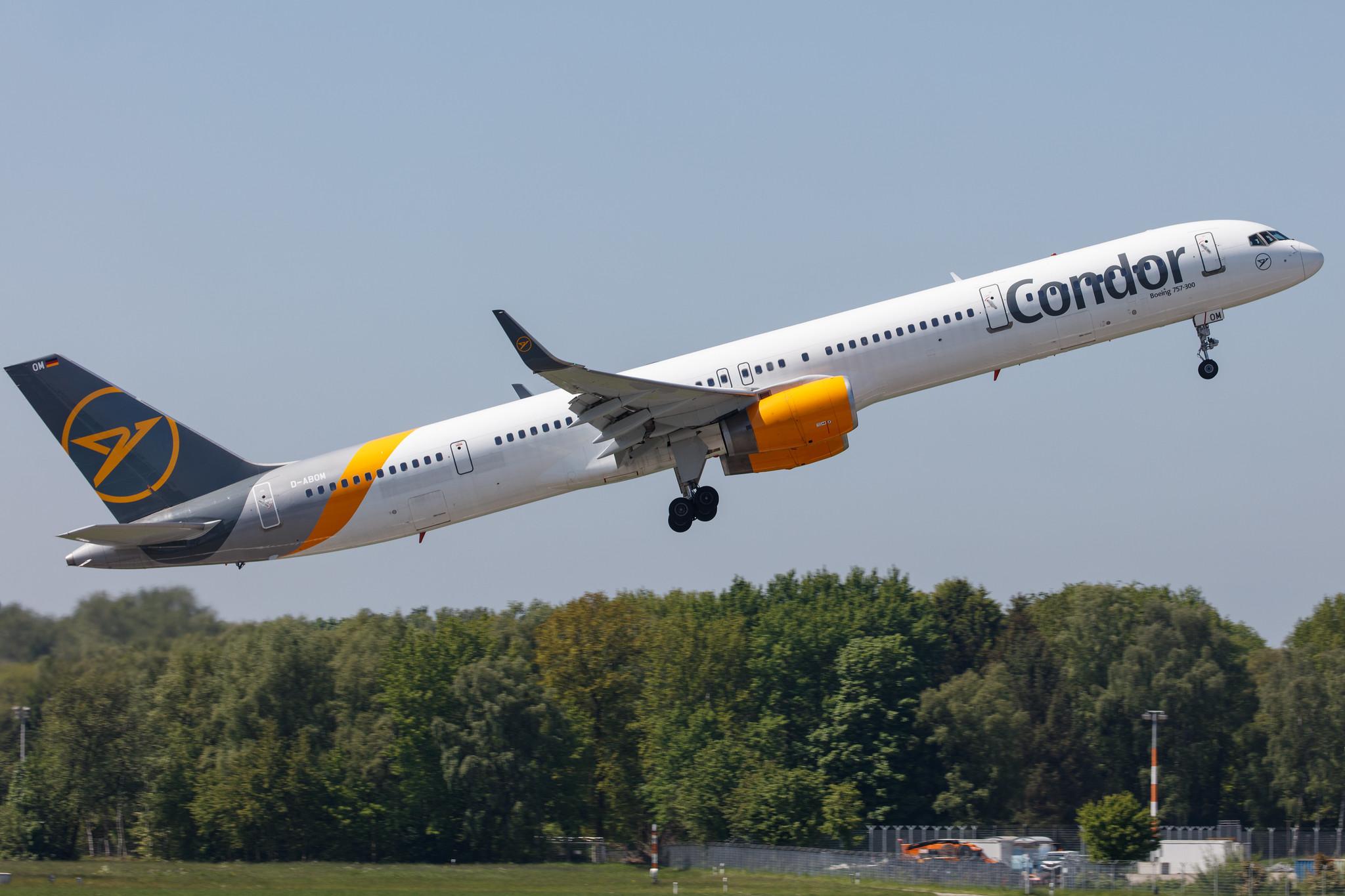 Hamburg Airport: Condor (DE / CFG) |  Boeing 757-330 B753 | D-ABOM | MSN 29022