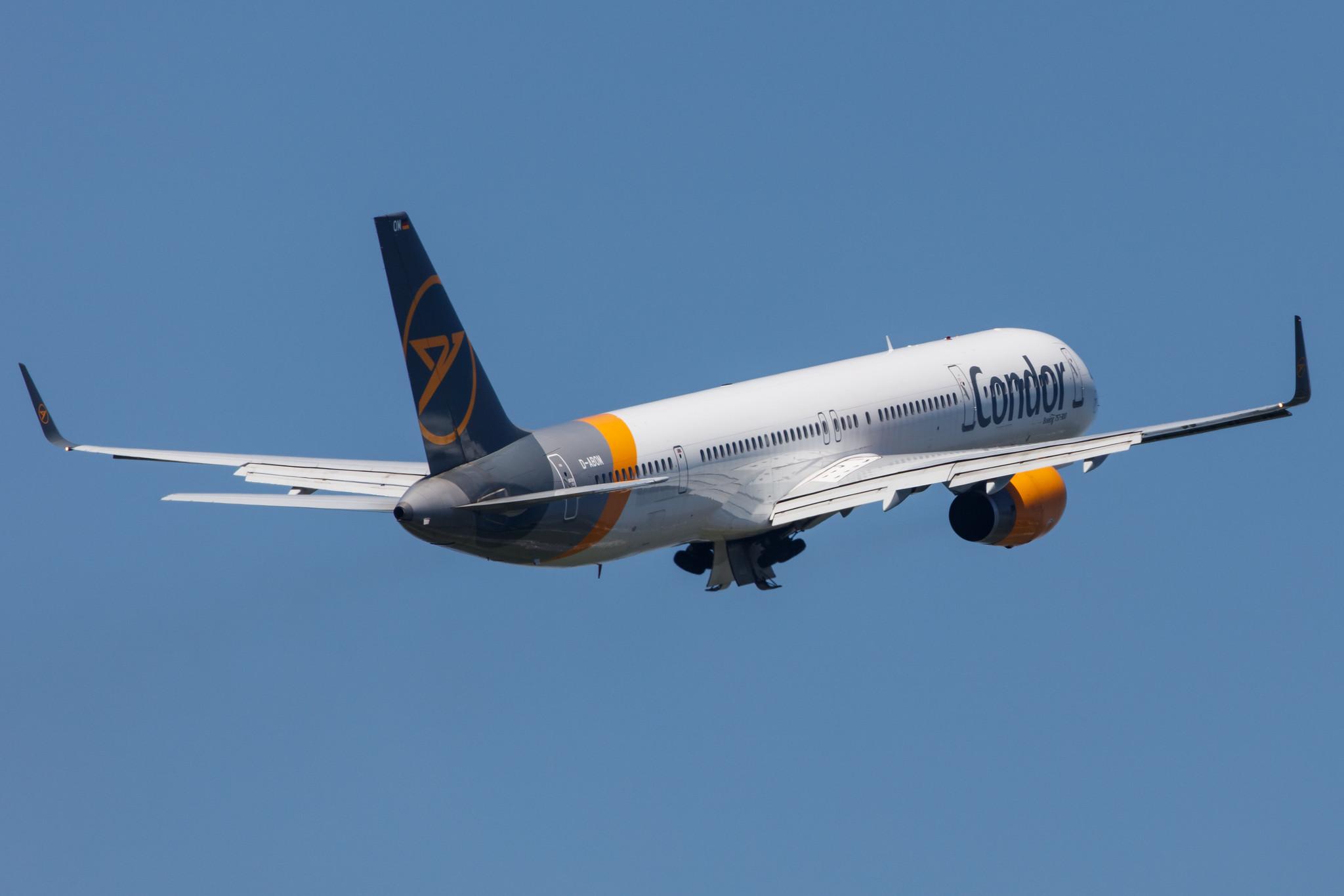 Hamburg Airport: Condor (DE / CFG) |  Boeing 757-330 B753 | D-ABOM | MSN 29022