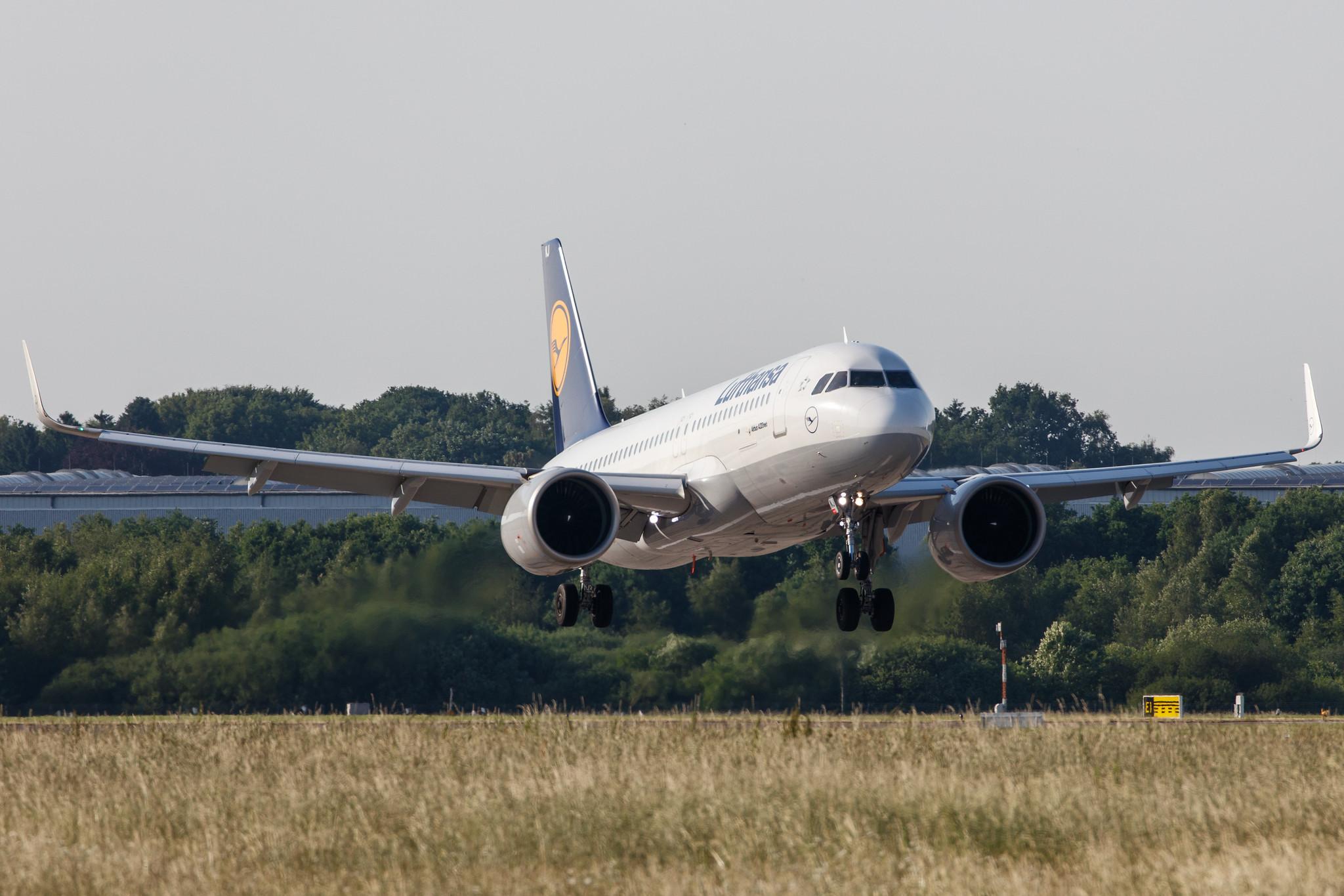 Hamburg Airport: Lufthansa (LH / DLH) |  Airbus A320-271N A20N | D-AINJ | MSN 7735