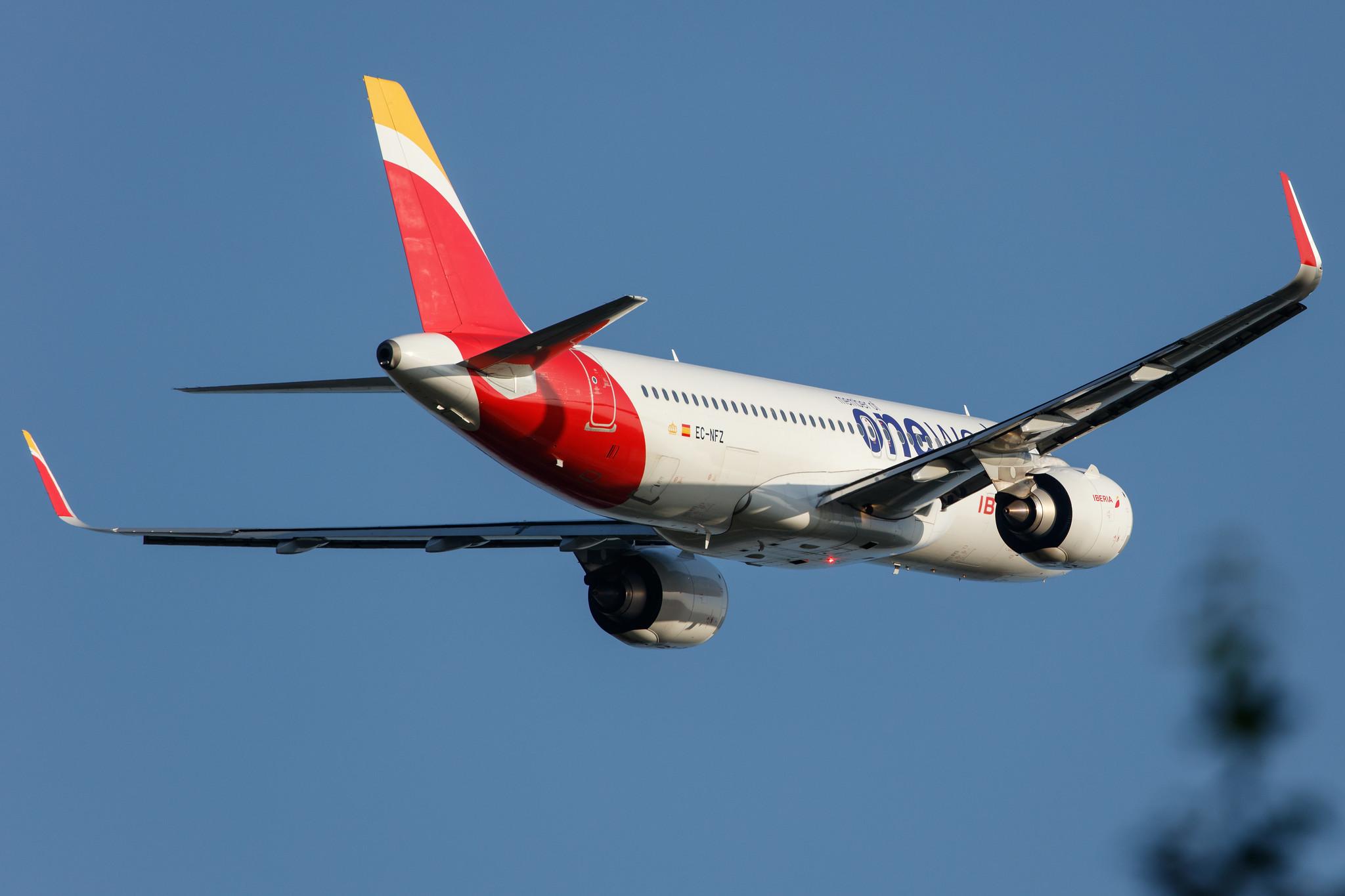 Hamburg Airport: Iberia (IB / IBE) |  Livery: Oneworld Livery |  Airbus A320-251N A20N | EC-NFZ | MSN 10002