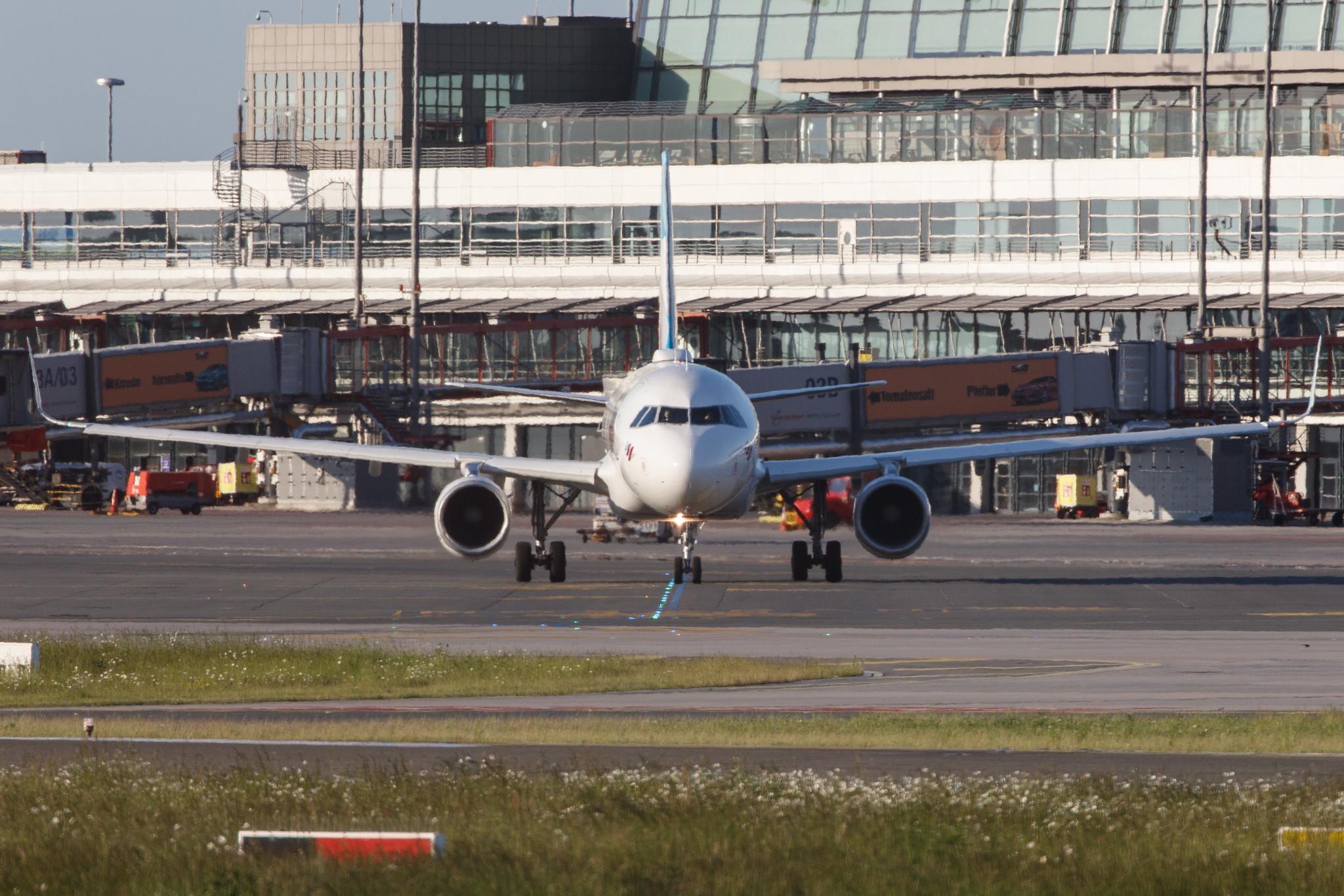 Hamburg Airport: Eurowings (EW / EWG) |  Livery: Das beste Team der Welt Livery |  Airbus A320-214 A320 | D-AIZS | MSN 5557