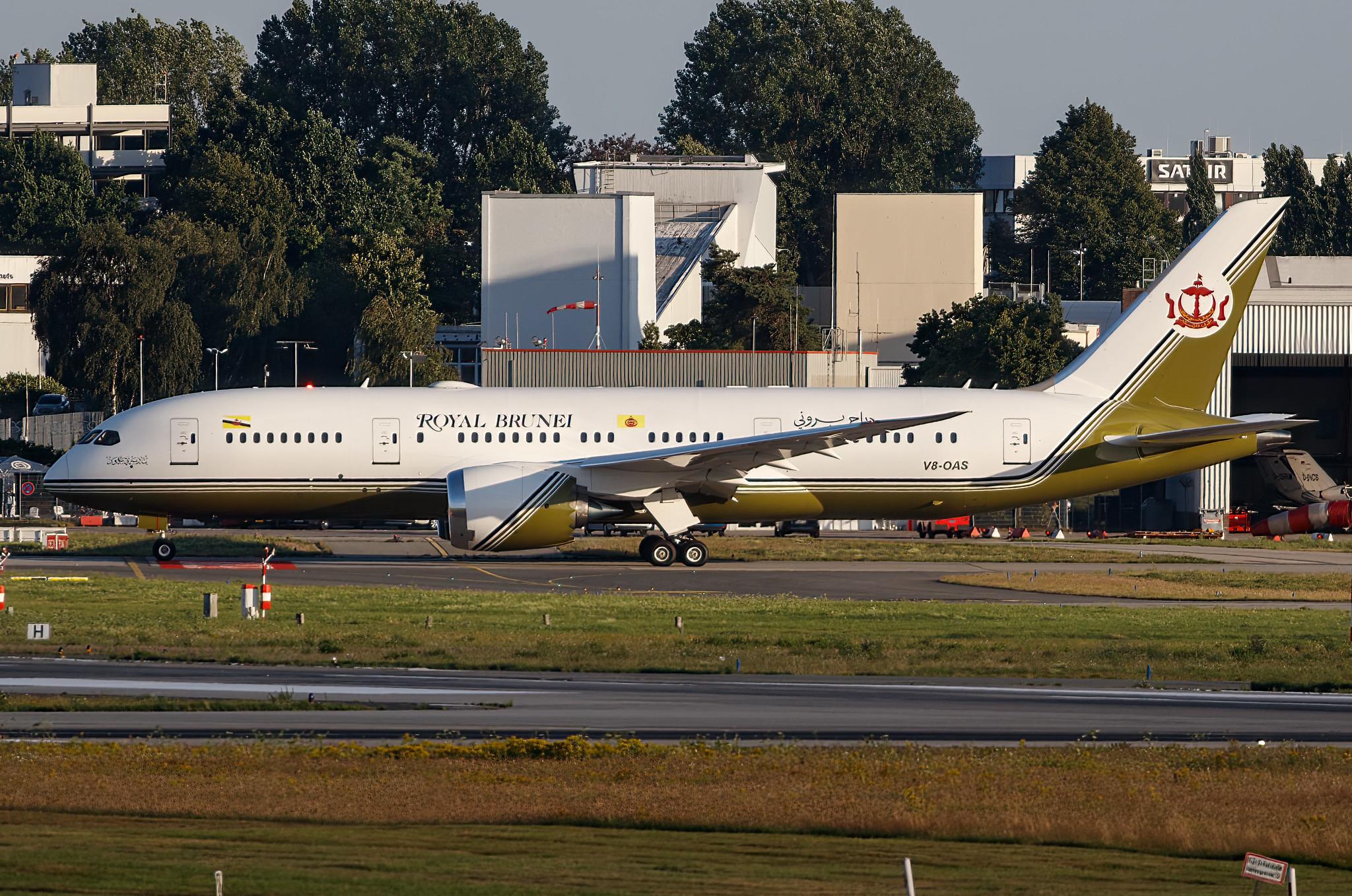 Hamburg Airport: Brunei Government |  Boeing 787-8 Dreamliner (BBJ) B788 | V8-OAS | MSN 44572
